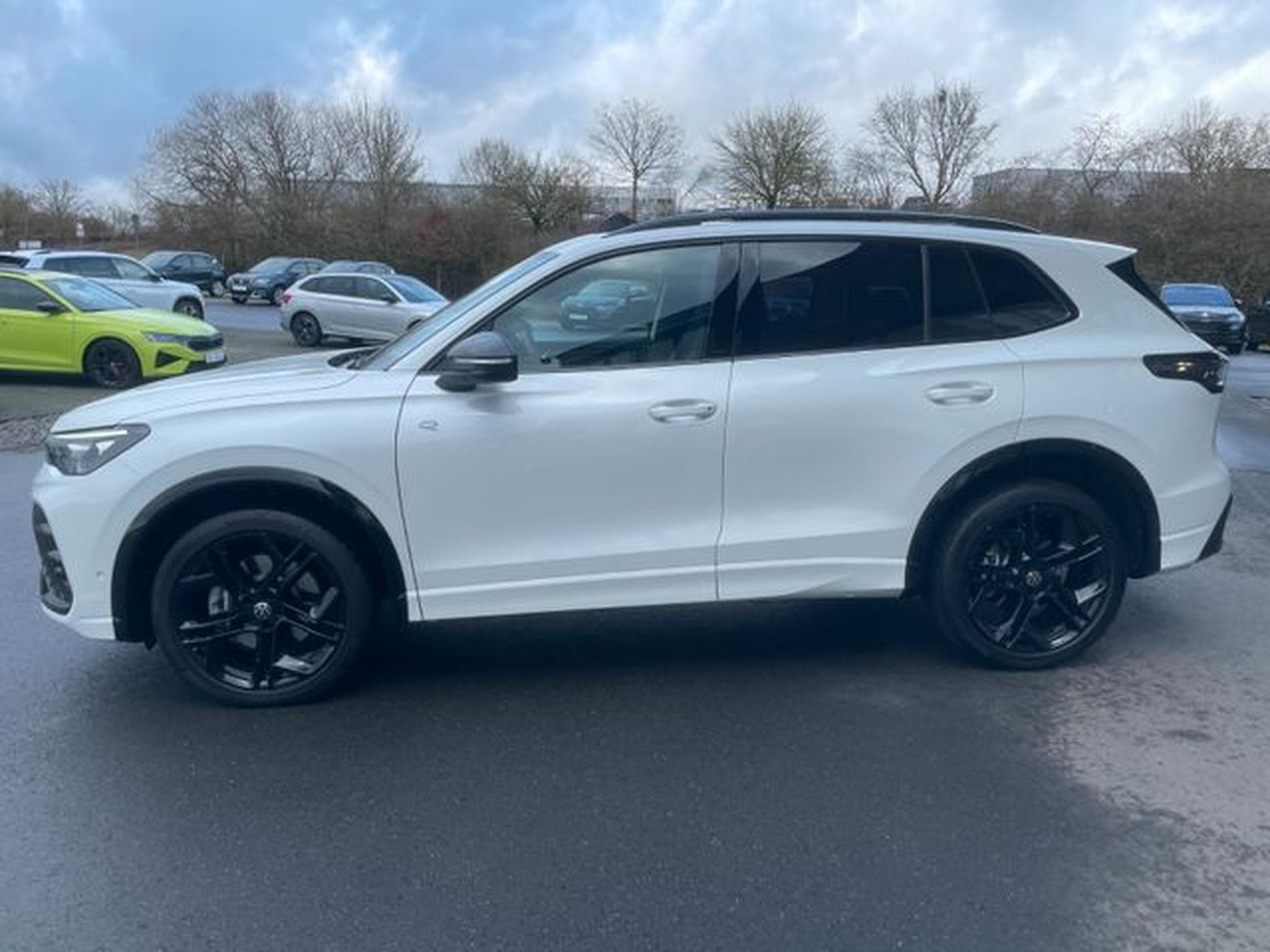 VW Tiguan Tiguan 2.0TSI 4Motion R-Line Pano AHK 360 HUD IQ (2024) - Photo 10