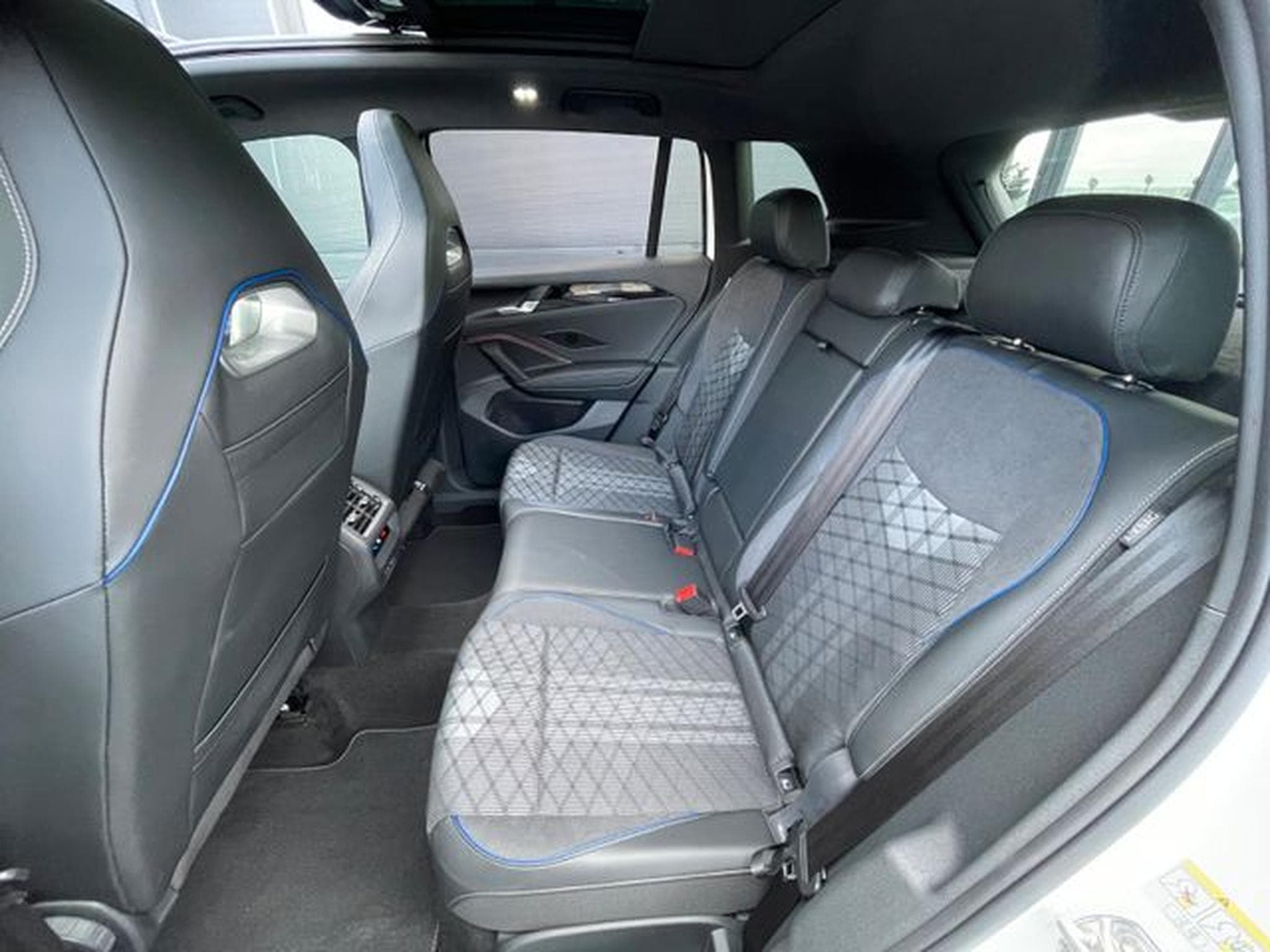 VW Tiguan Tiguan 2.0TSI 4Motion R-Line Pano AHK 360 HUD IQ (2024) - Photo 12