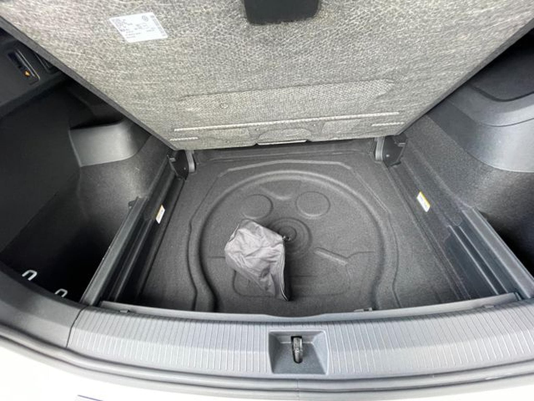 VW Tiguan Tiguan 2.0TSI 4Motion R-Line Pano AHK 360 HUD IQ (2024) - Photo 14