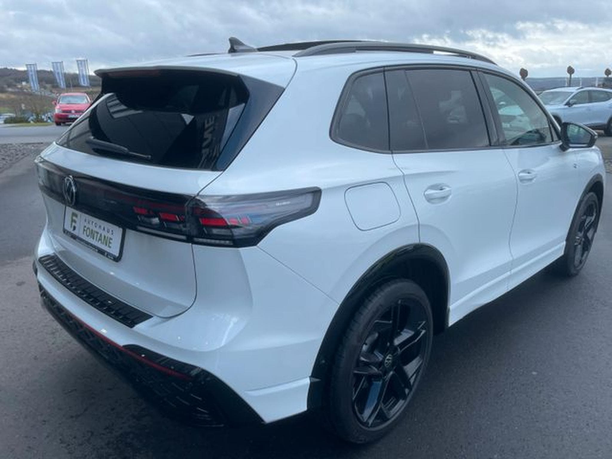 VW Tiguan Tiguan 2.0TSI 4Motion R-Line Pano AHK 360 HUD IQ (2024) - Photo 7