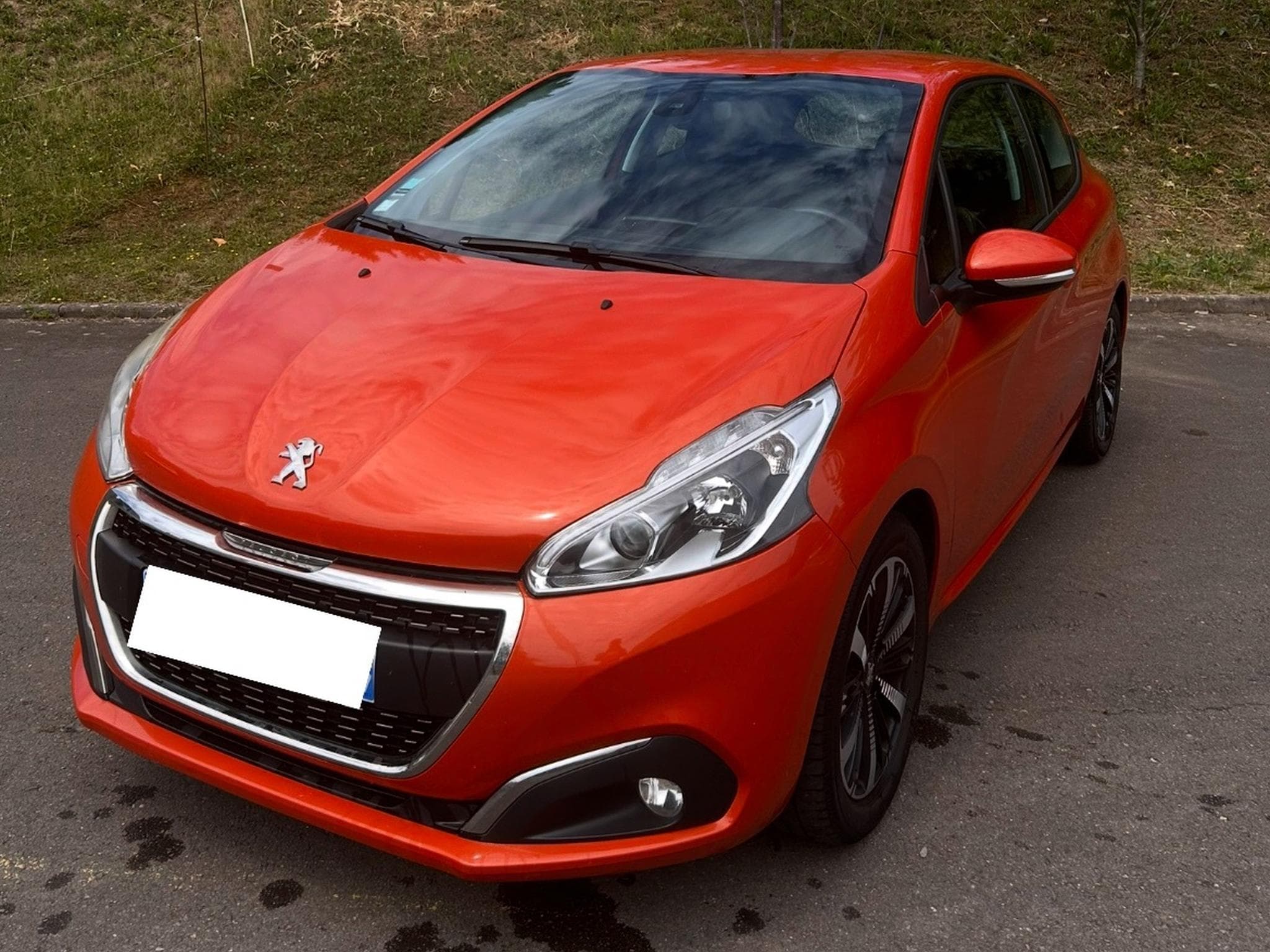 Peugeot 208 Active (2015) - Photo 1