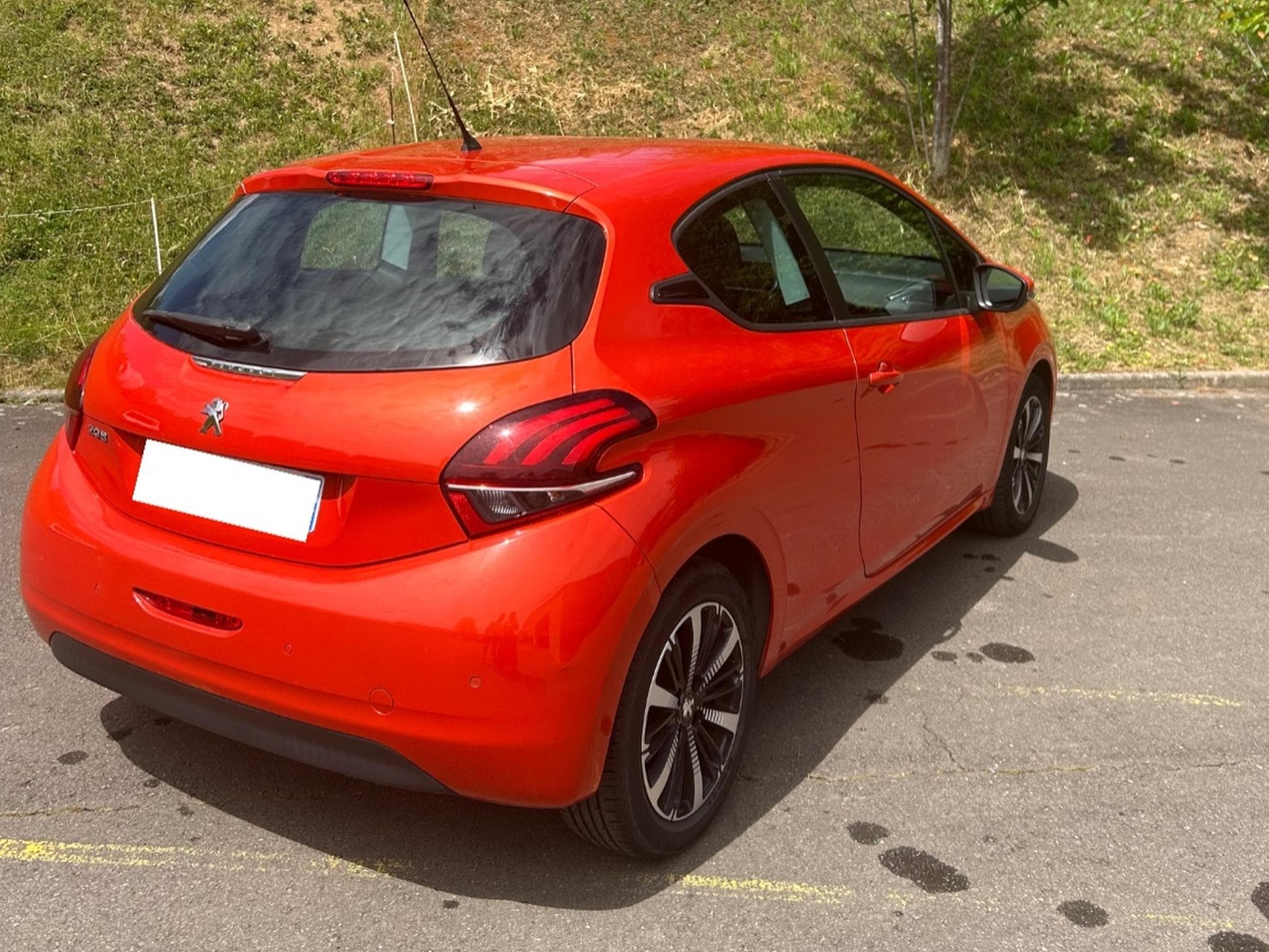 Peugeot 208 Active (2015) - Photo 2