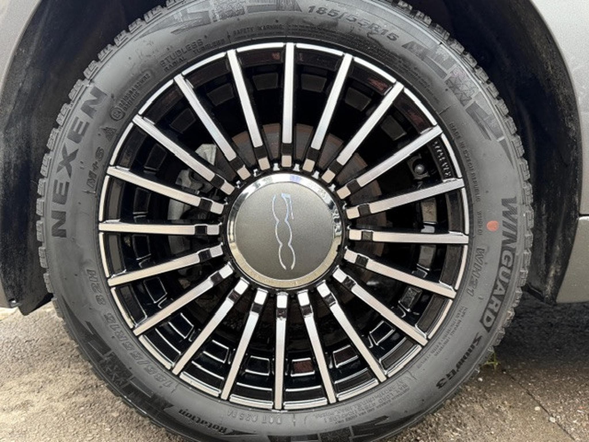 Fiat 500 Hybrid DolceVita (2022) - Photo 6