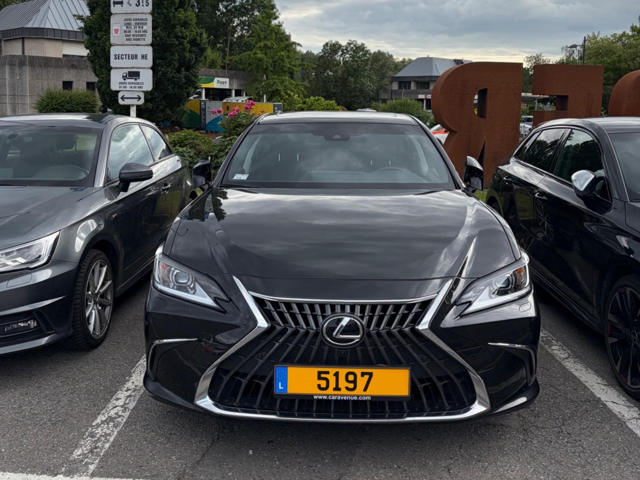Lexus ES 300h Executive Line (2023) - Photo 5