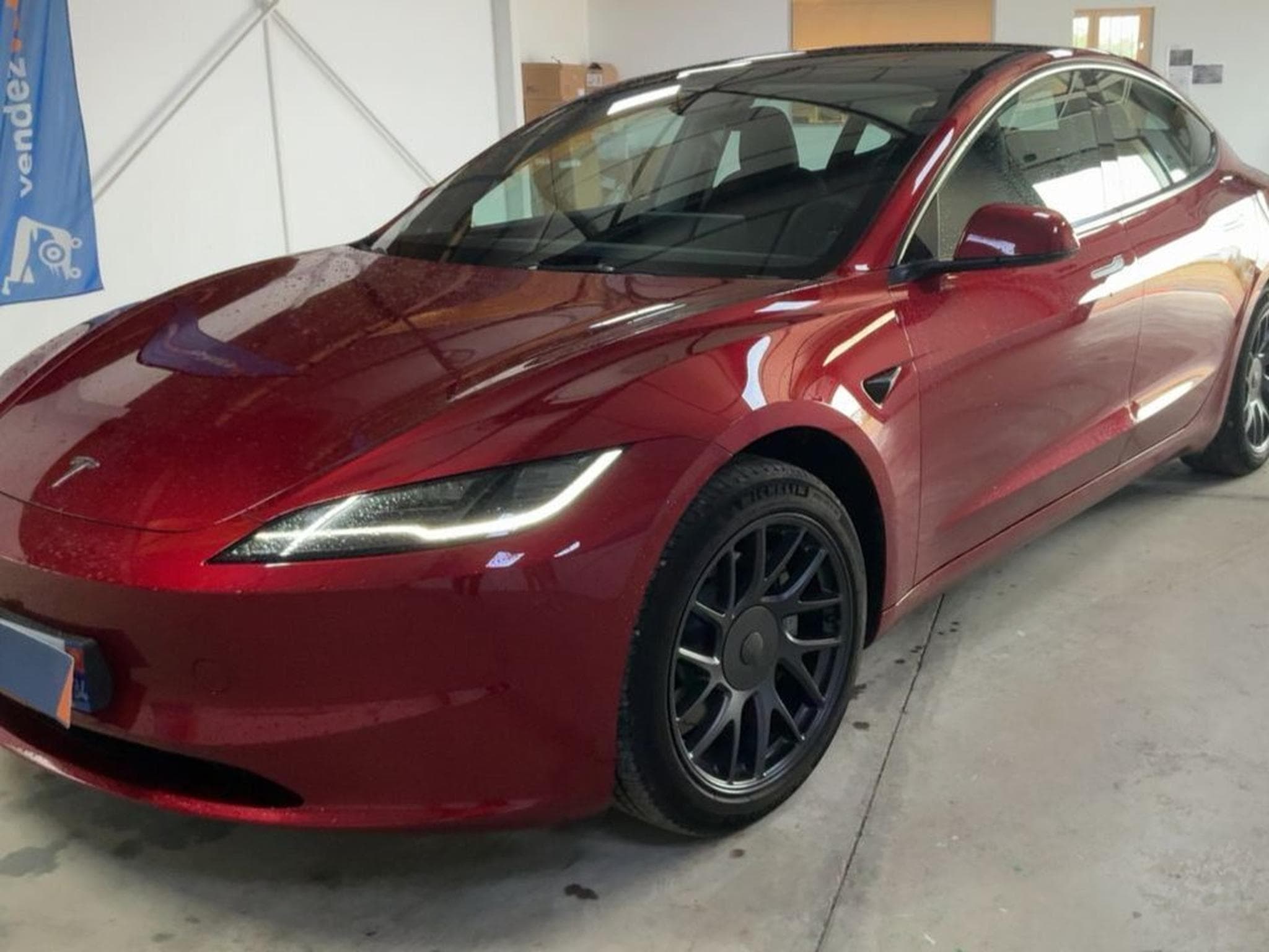 Tesla Model 3 Standard Range (2024) - Foto 1