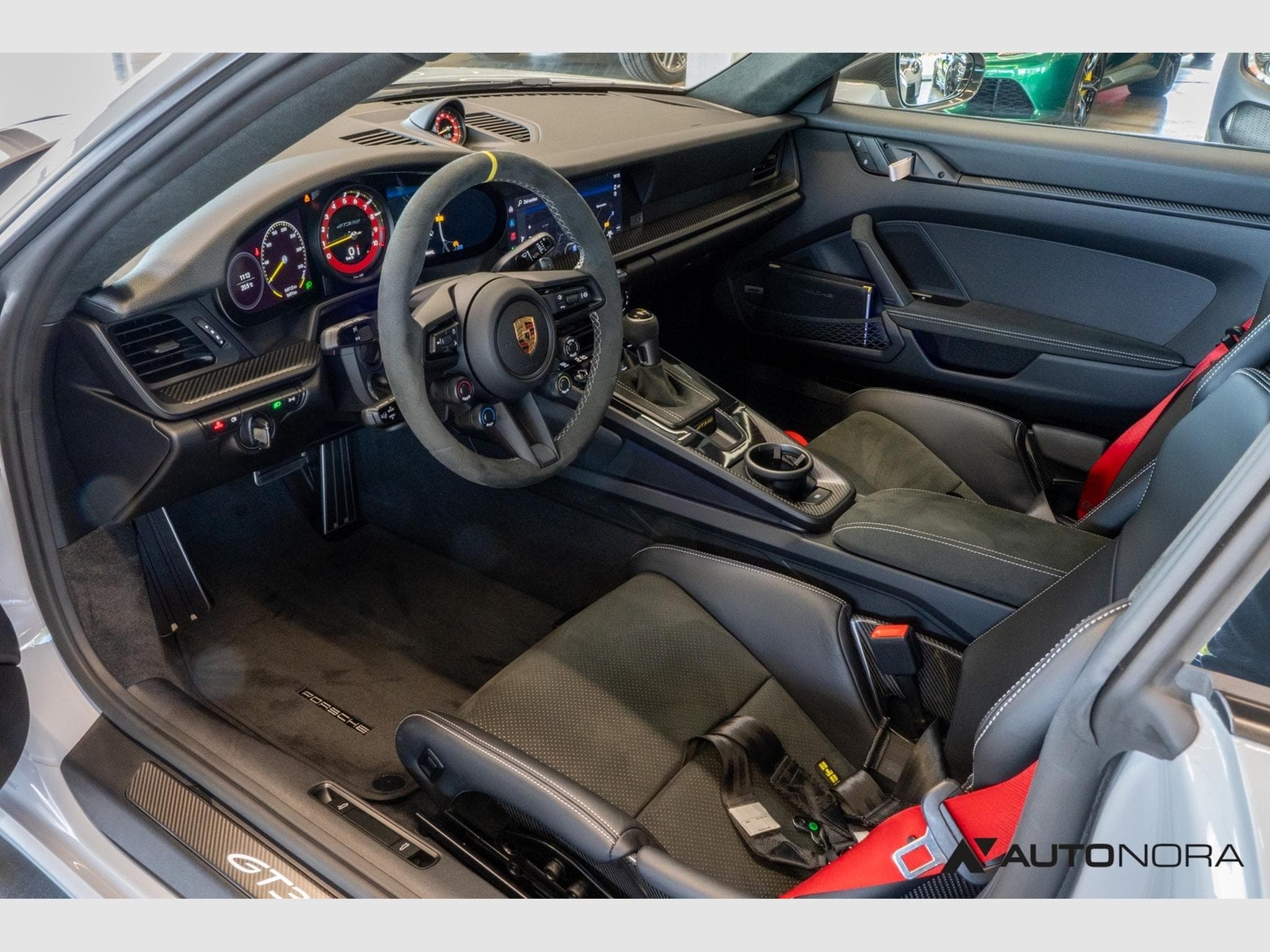 Porsche 992 GT3 RS (2024) - Photo 12