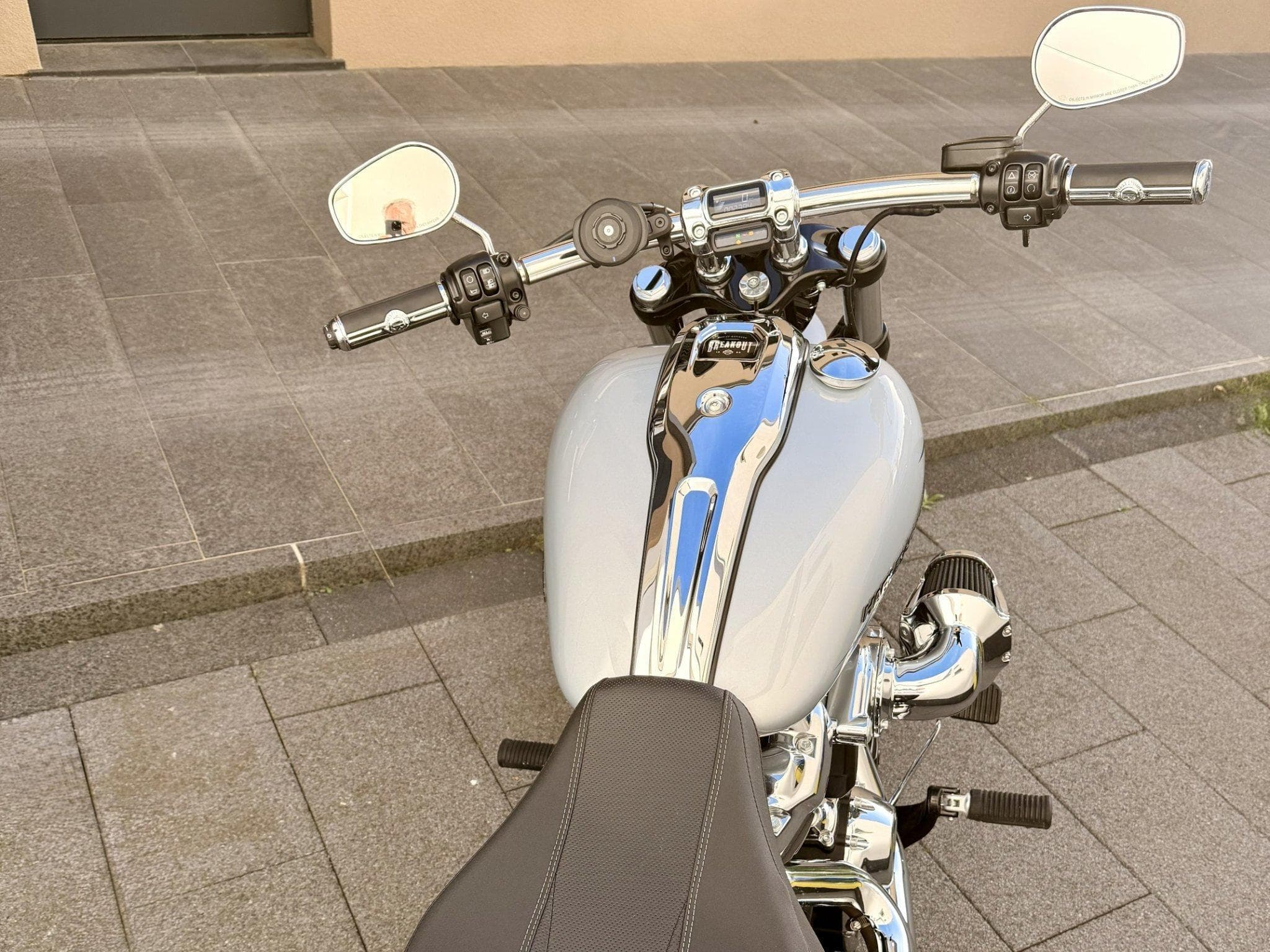 Harley-Davidson Softail Breakout FXBR Breakout 2023 (2023) - Photo 2