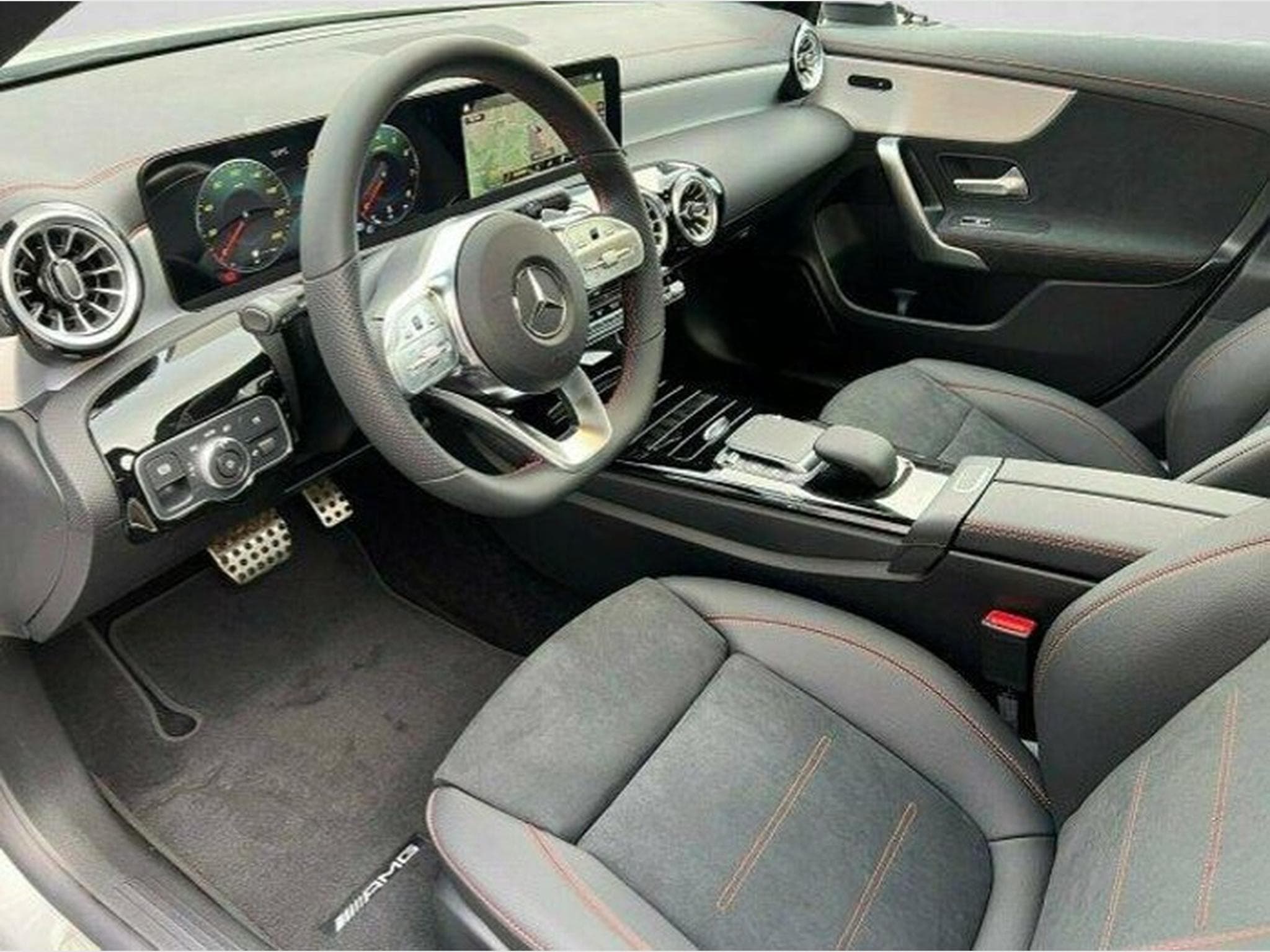Mercedes CLA 200 AMG (2023) - Photo 3