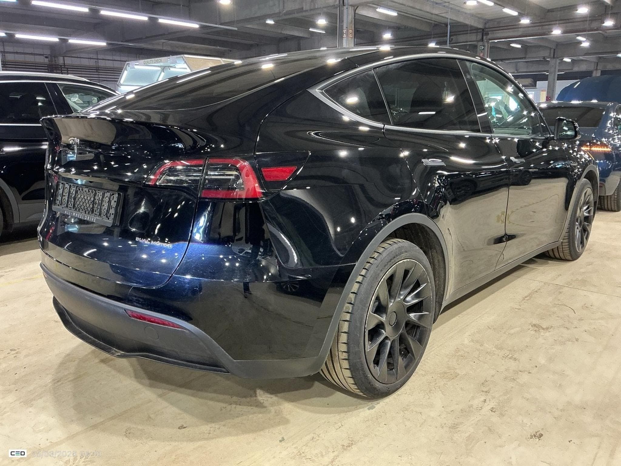 Tesla Model Y Long Range (2023) - Photo 3