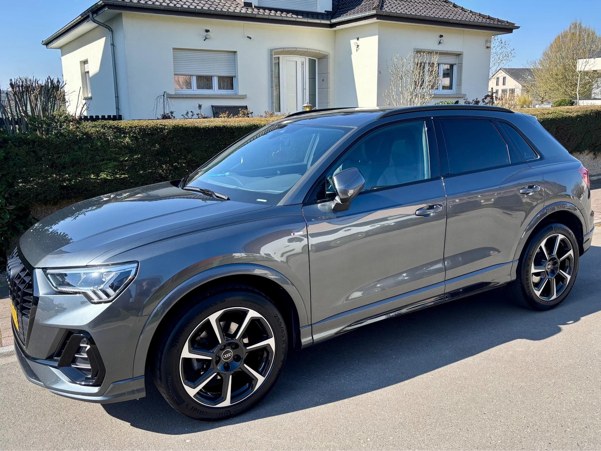 Audi Q3 S-line (2023) - Photo 1