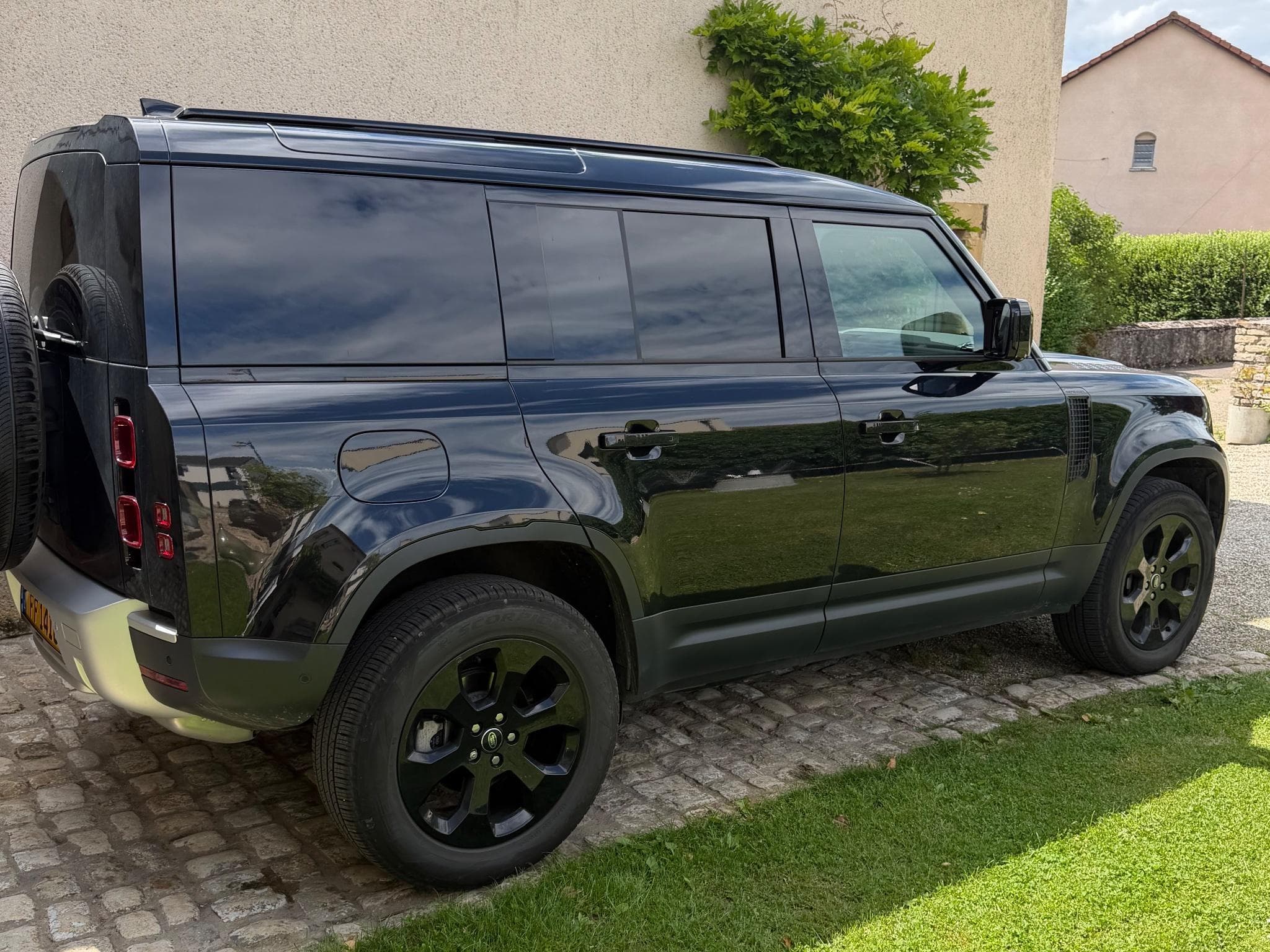 Land-Rover Defender Utilitaire (2025) - Photo 1