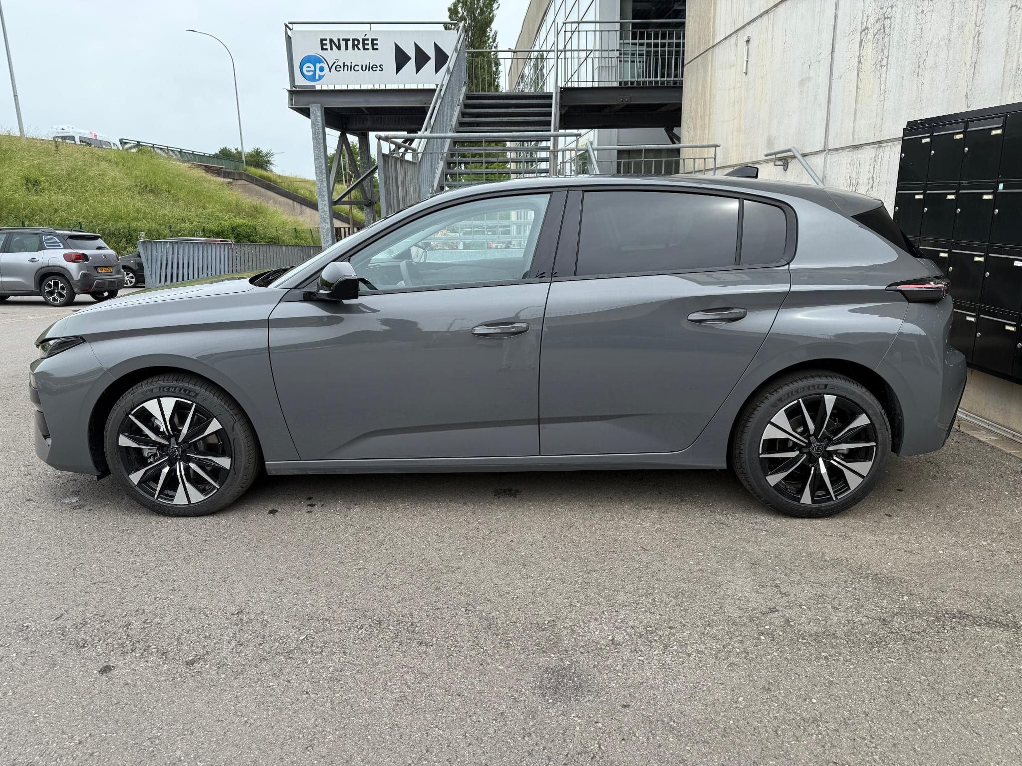Peugeot 308 1.5 B-HDI 130 EAT8 ALLURE (2026) - Photo 2