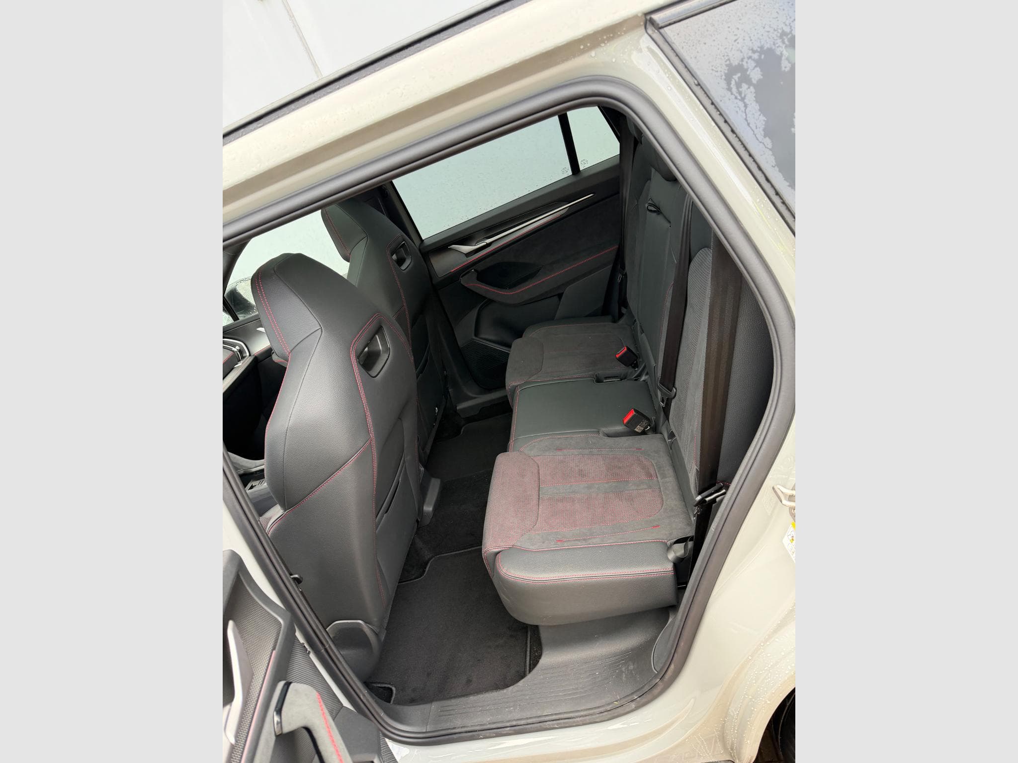 Skoda Kodiaq RS 2.0 TSI 195kW 4x4 (2025) - Photo 8