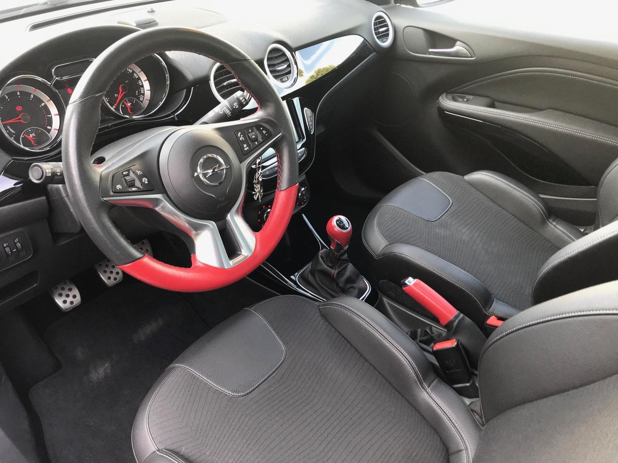 Opel Adam Unlimited (2017) - Photo 2