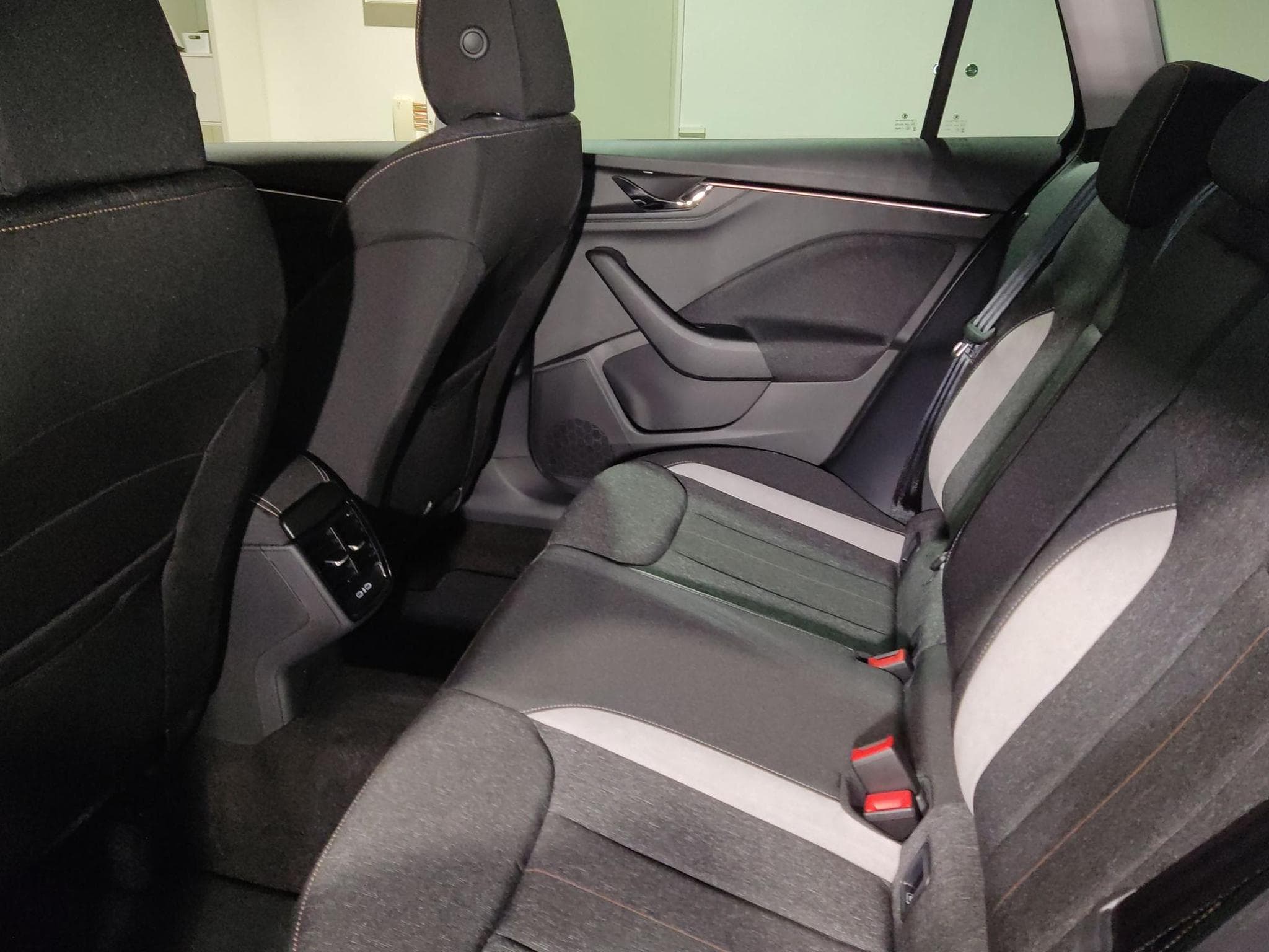 Skoda Kamiq 130 Jahre Premium (2026) - Foto 8