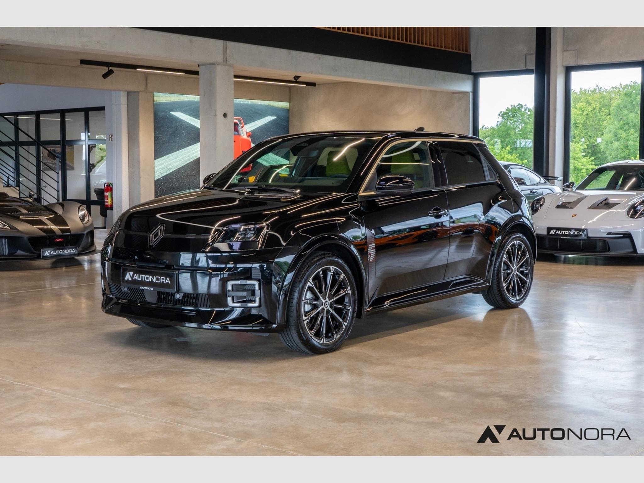 Renault 5 E-Tech Iconic Five 150 Comfort Range (2025) - Photo 1