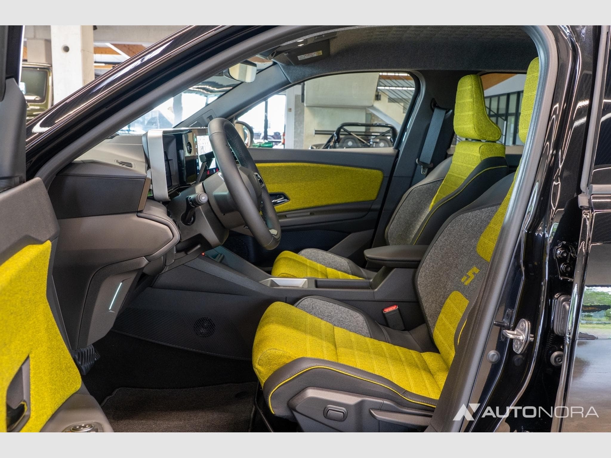 Renault 5 E-Tech Iconic Five 150 Comfort Range (2025) - Photo 11