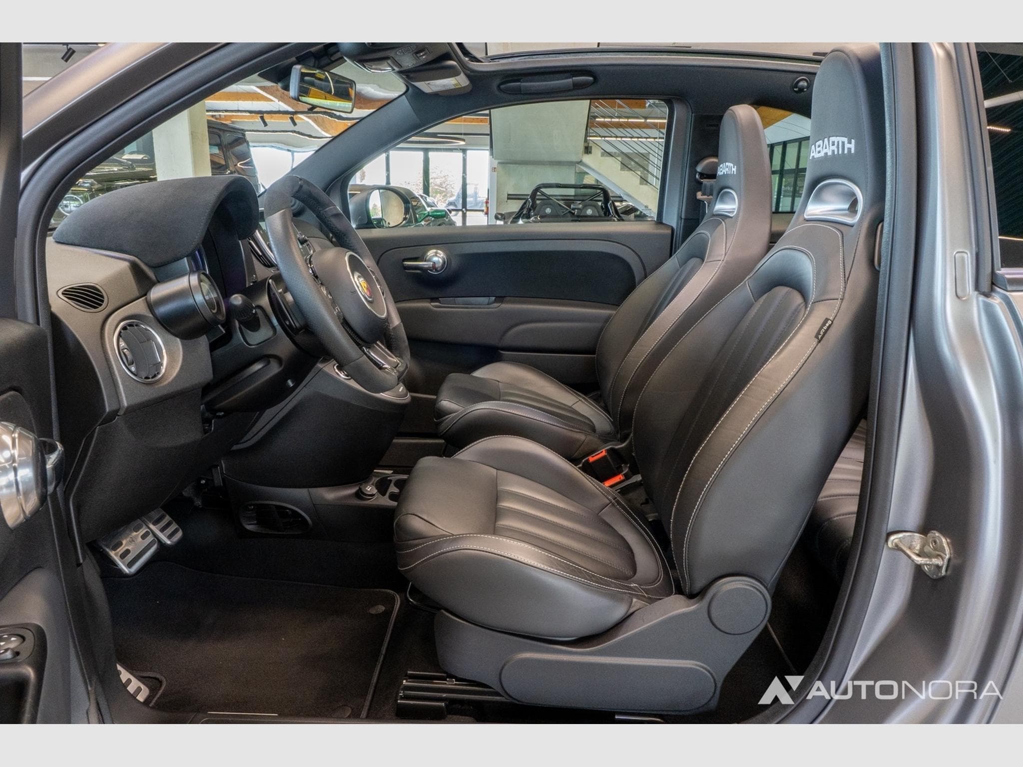 Abarth 595 595C Competizione (2019) - Photo 11
