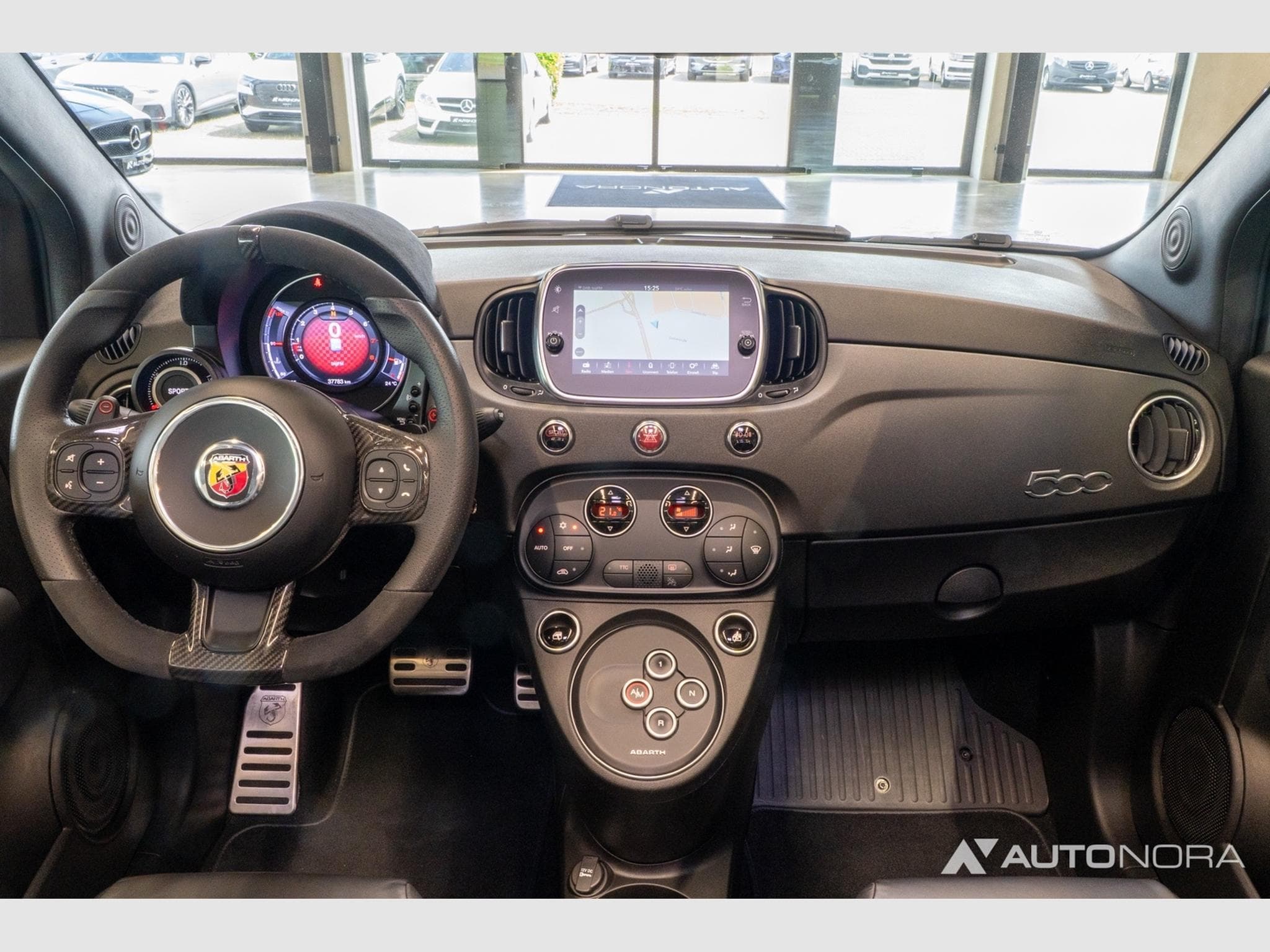 Abarth 595 595C Competizione (2019) - Photo 15