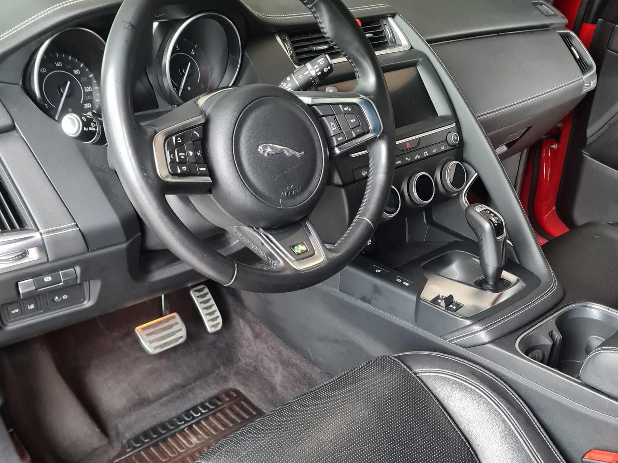 Jaguar E-Pace R-dynamique (2020) - Photo 3