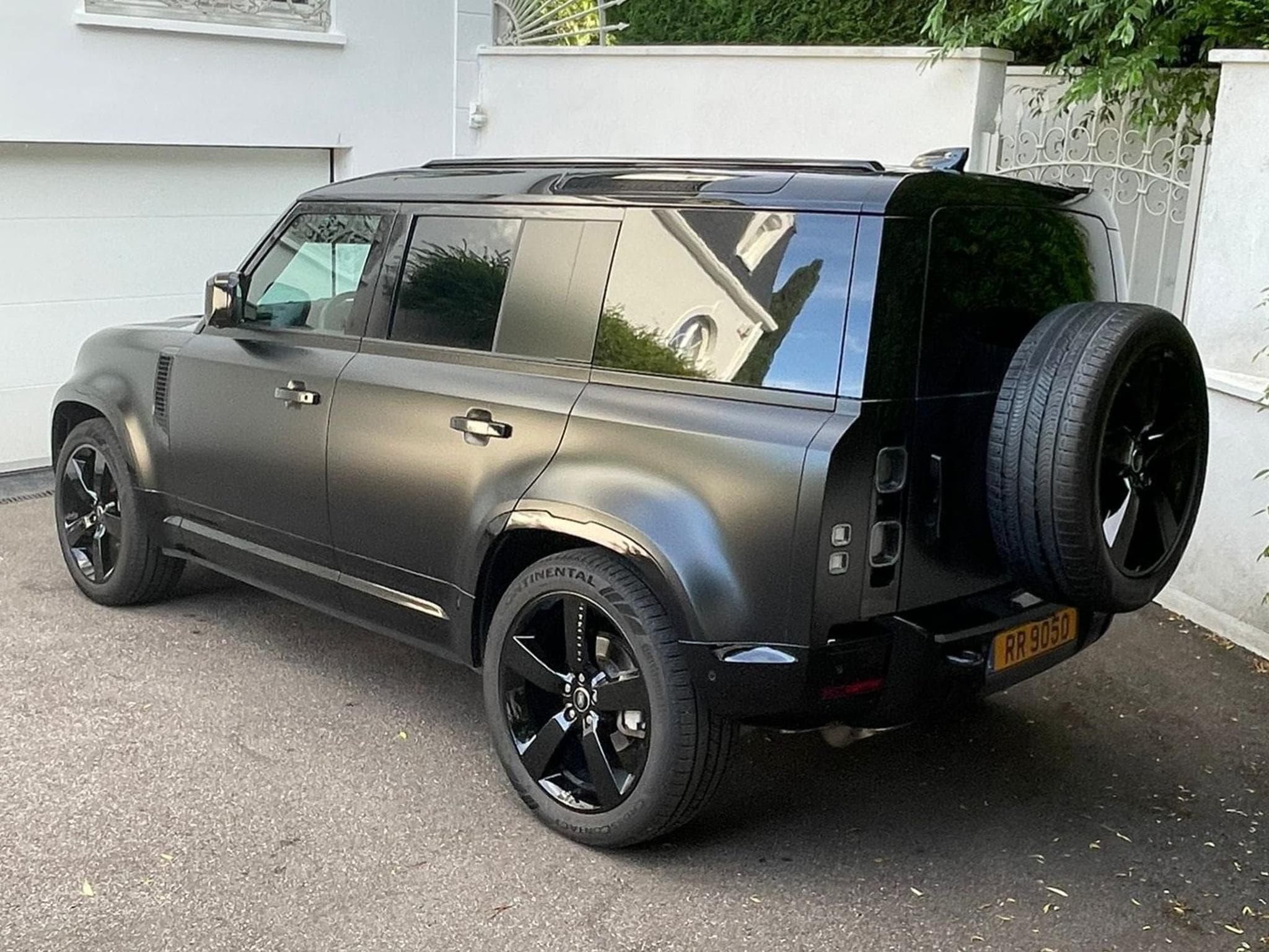 Land-Rover Defender 110 D250 HardTop X-Dynamic SE UTILITAIRE (2025) - Photo 2