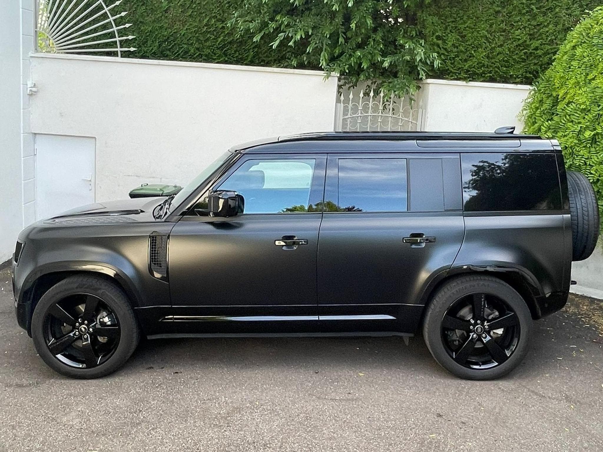 Land-Rover Defender 110 D250 HardTop X-Dynamic SE UTILITAIRE (2025) - Photo 1