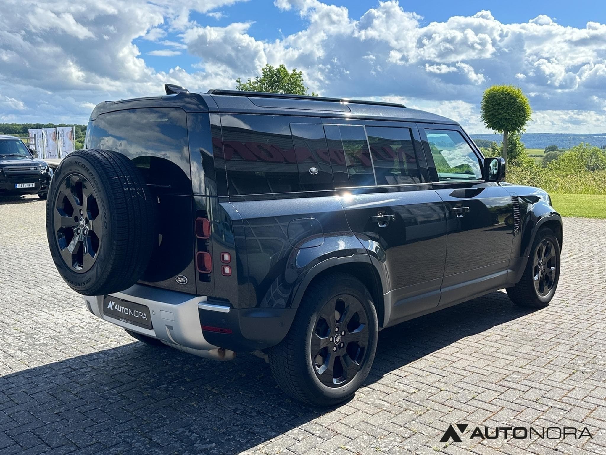 Land-Rover Defender 110 D300 HSE (2021) - Photo 4