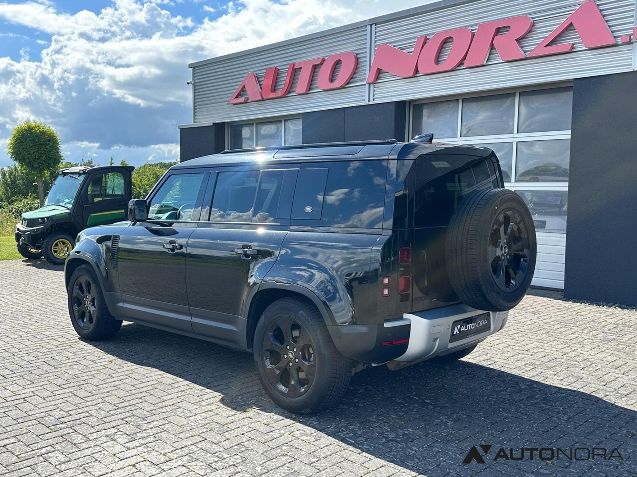 Land-Rover Defender 110 D300 HSE (2021) - Photo 2