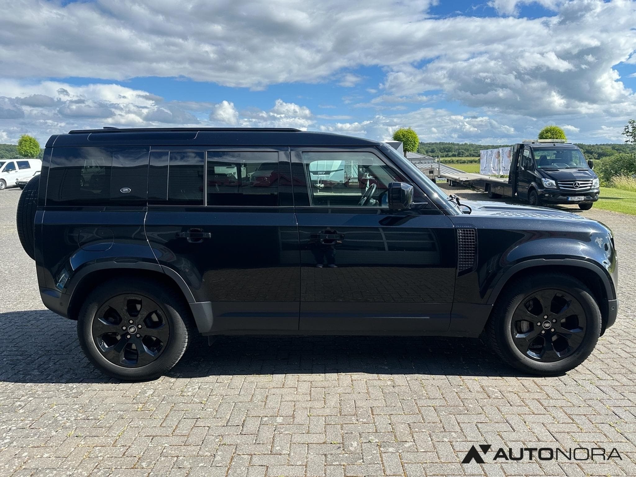Land-Rover Defender 110 D300 HSE (2021) - Photo 8