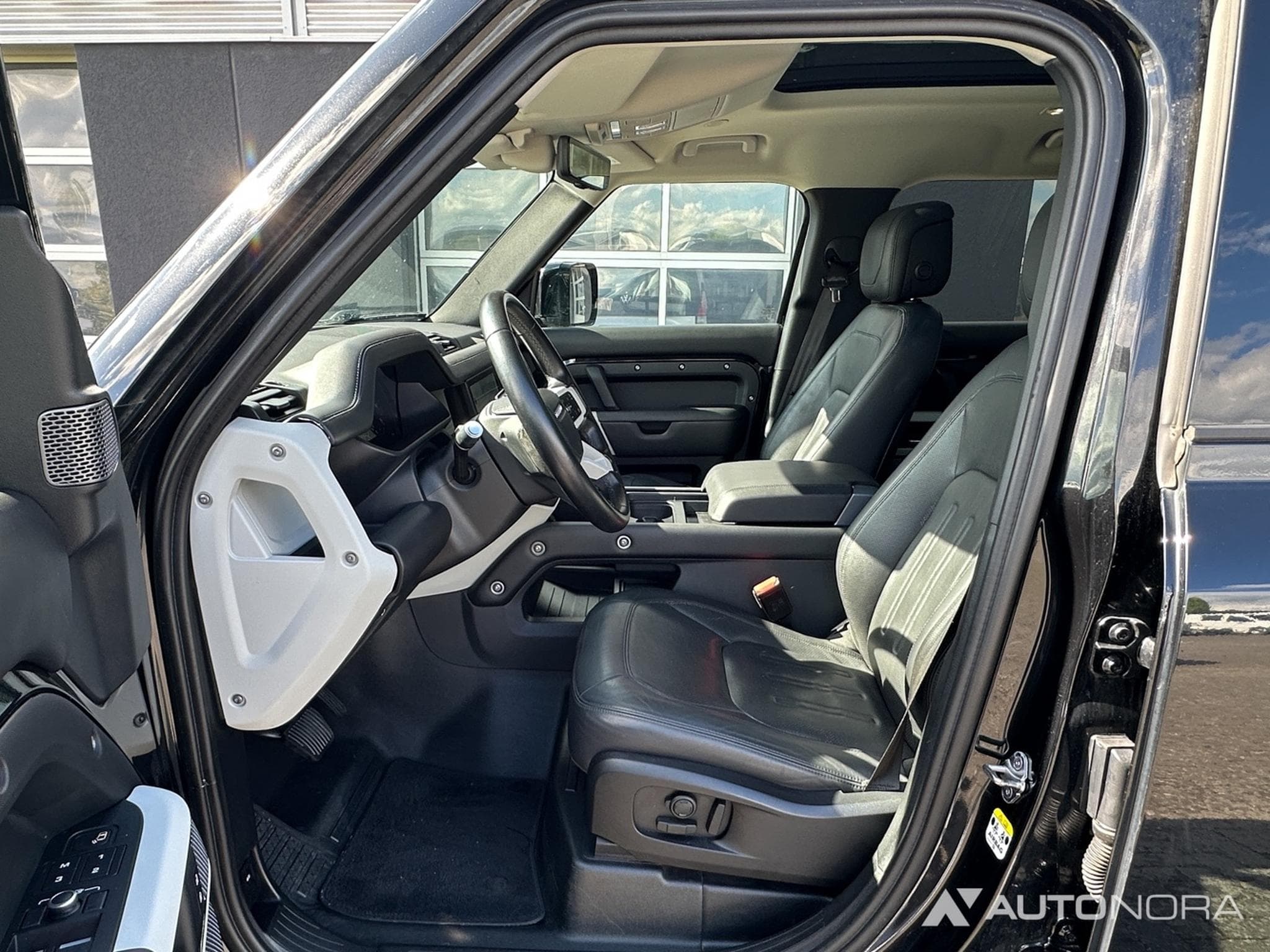 Land-Rover Defender 110 D300 HSE (2021) - Photo 10