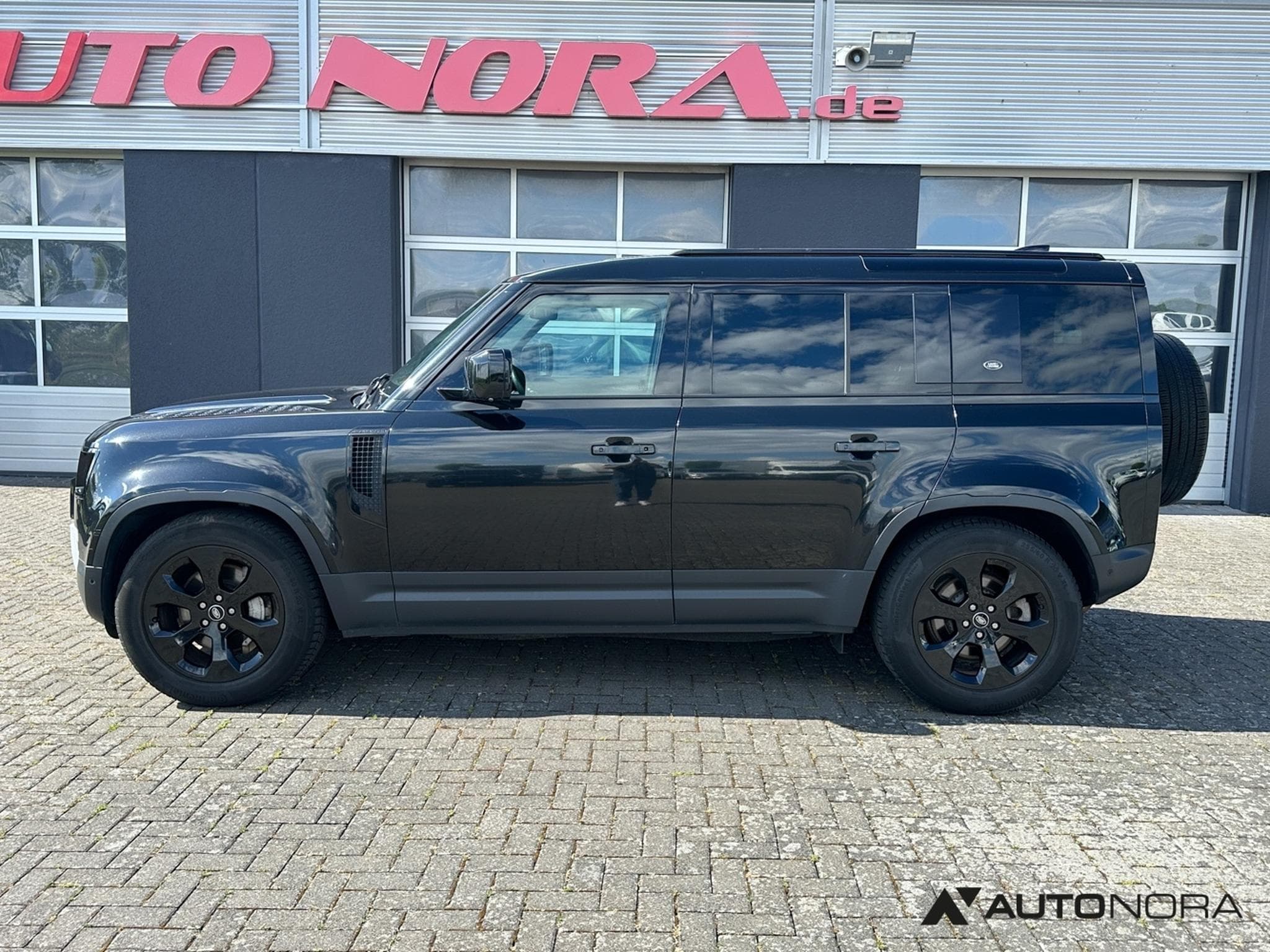 Land-Rover Defender 110 D300 HSE (2021) - Photo 6