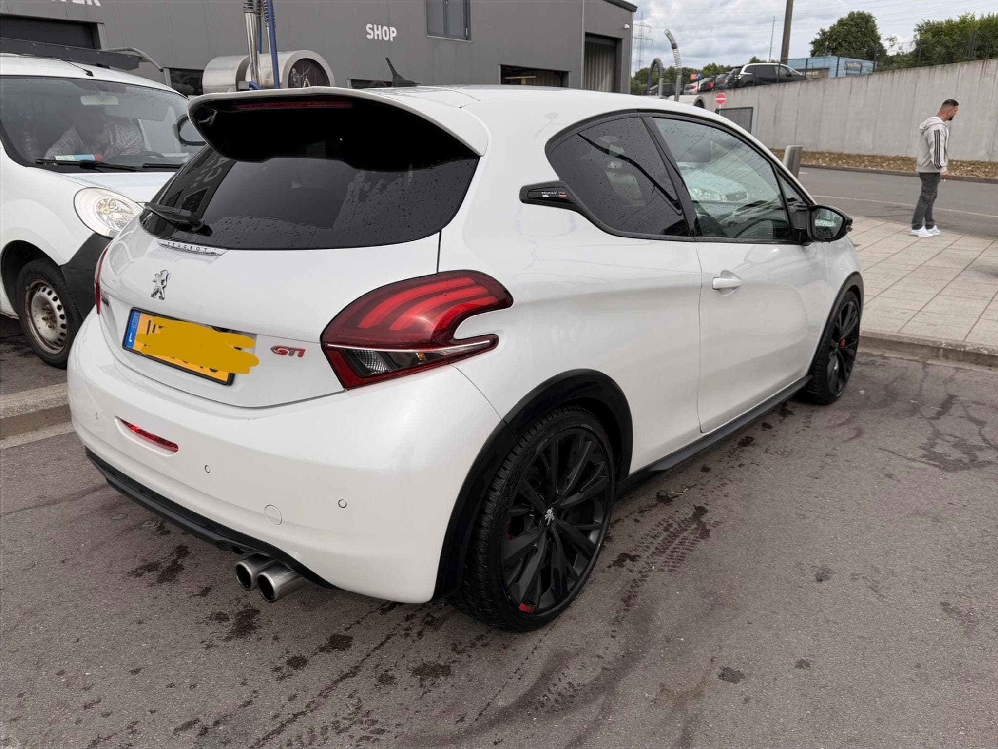 Peugeot 208 Gti By Peugeot Sport (2017) - Photo 5