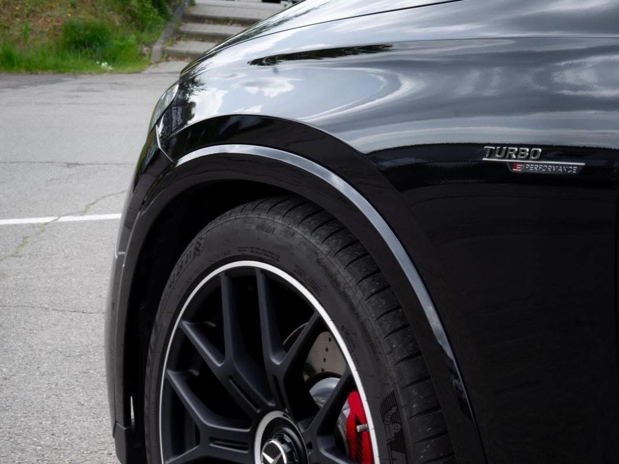 Mercedes GLC 63 AMG 63 S E Performance (2024) - Photo 2