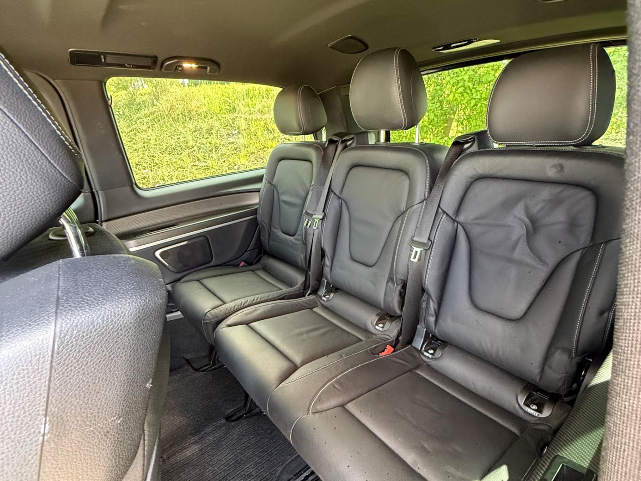 Mercedes V 300 Class V AMG Line (2021) - Photo 4