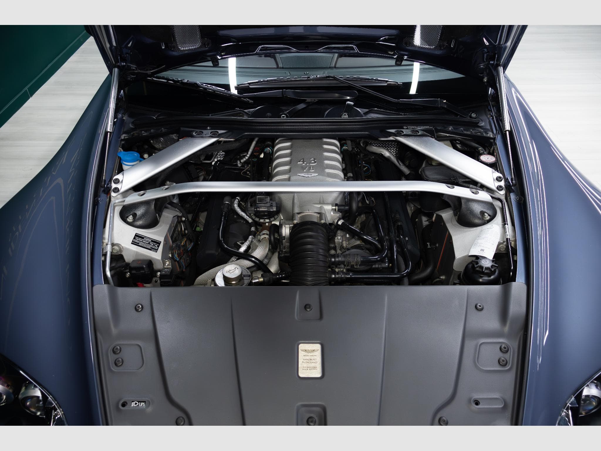 Aston-Martin V8 Vantage Roadster 4.3 | Double-Embrayage (2007) - Photo 25