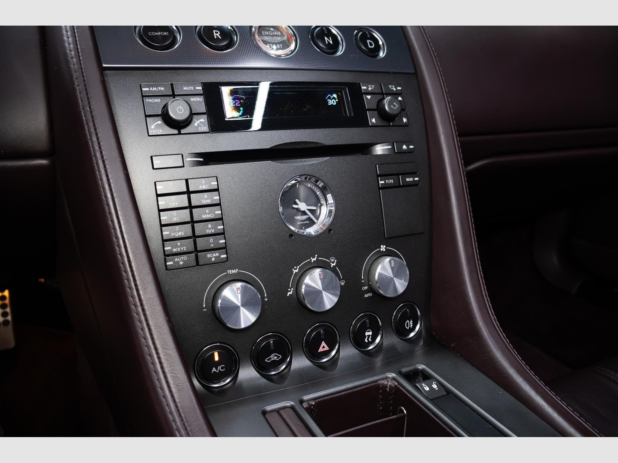 Aston-Martin V8 Vantage Roadster 4.3 | Double-Embrayage (2007) - Photo 22