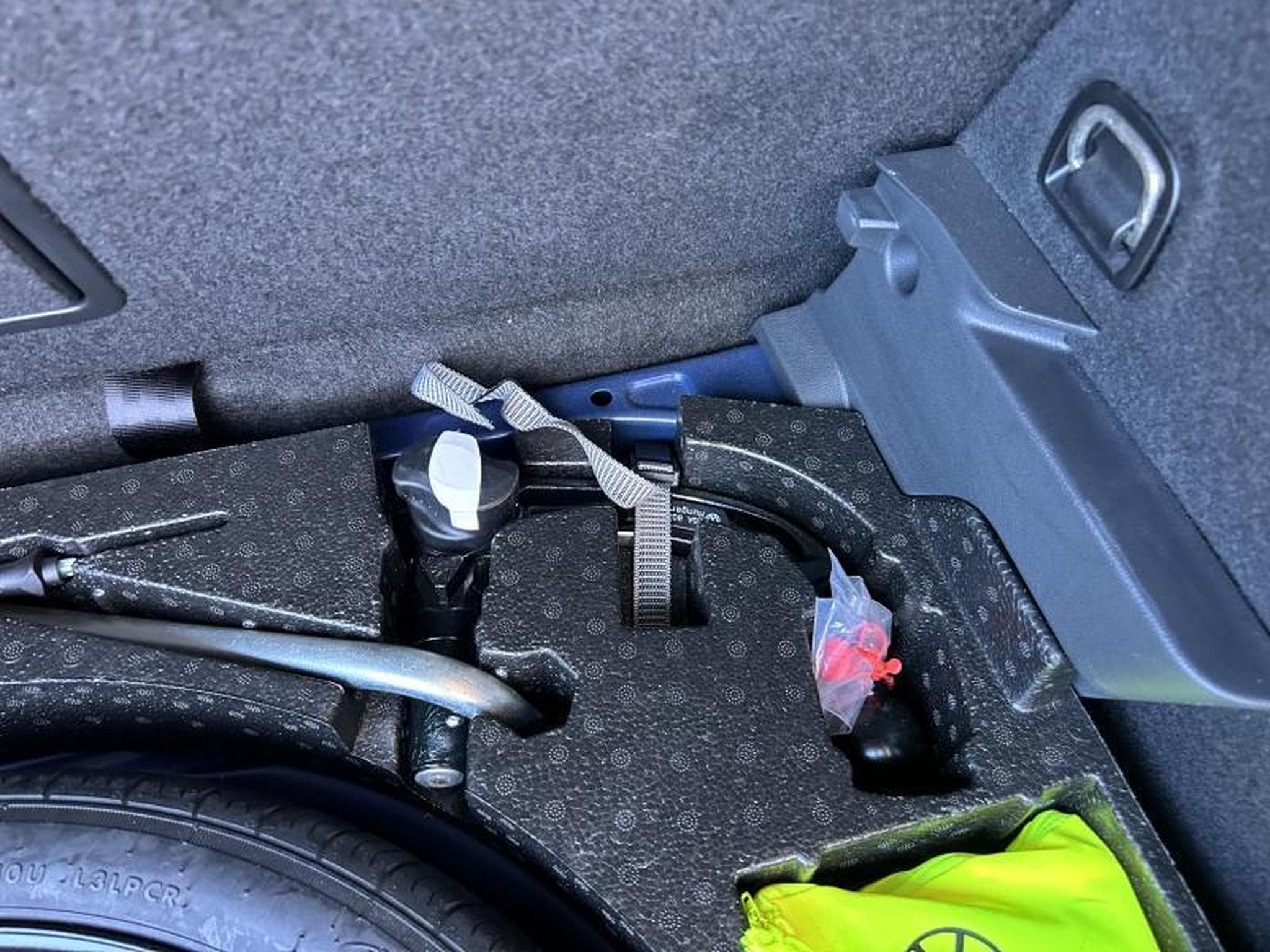 VW T-Roc R-Line 4 Motion (2023) - Photo 12