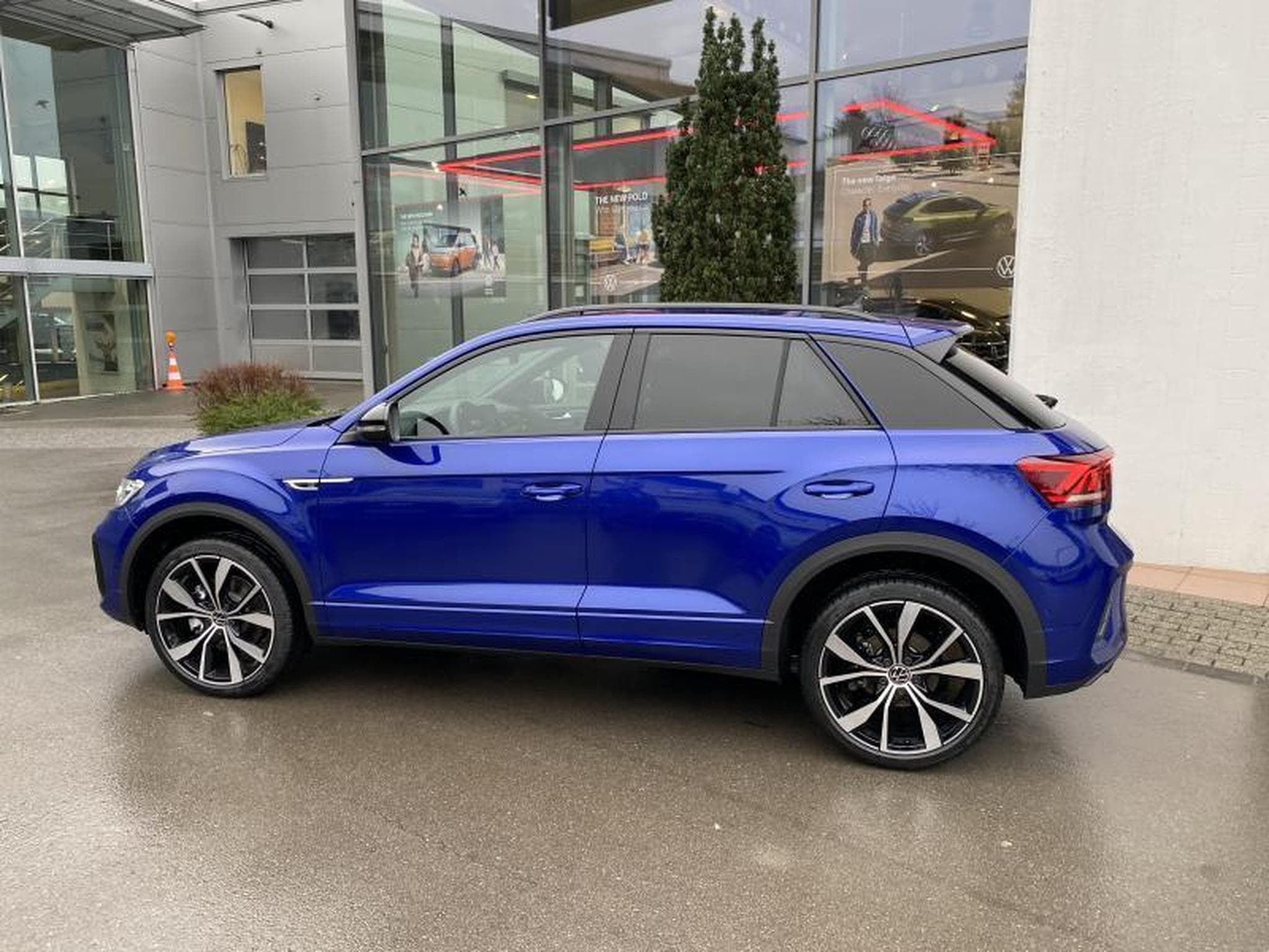 VW T-Roc R-Line 4 Motion (2023) - Photo 5
