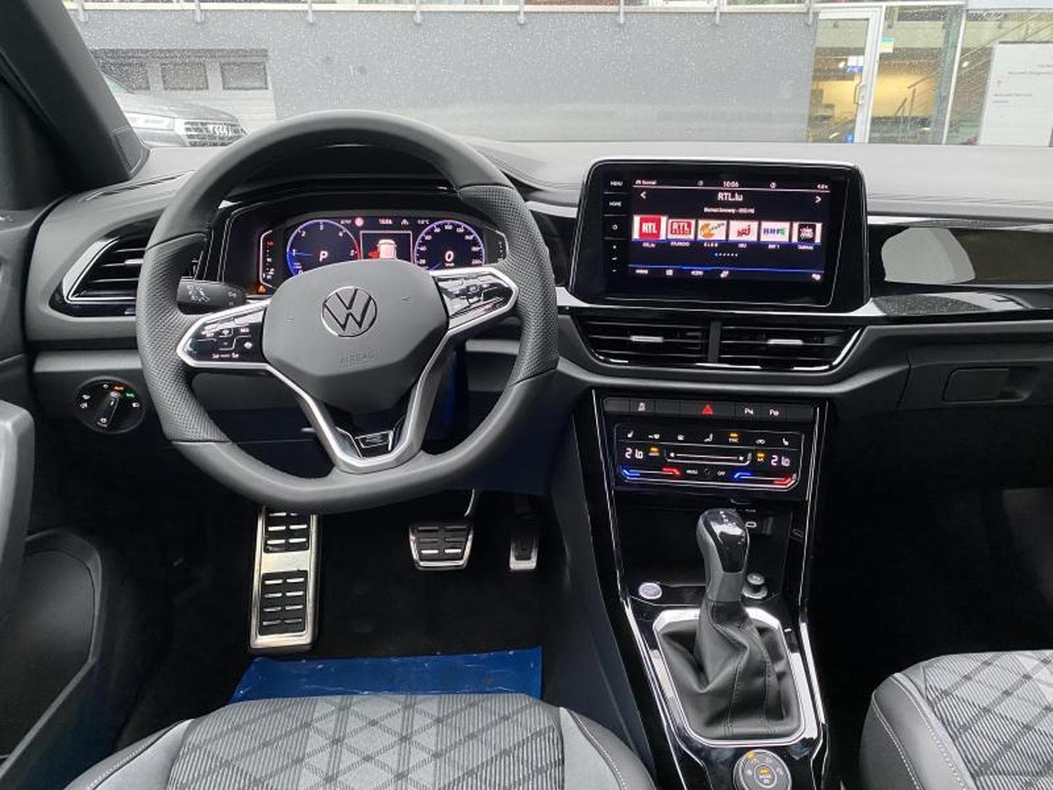 VW T-Roc R-Line 4 Motion (2023) - Photo 6