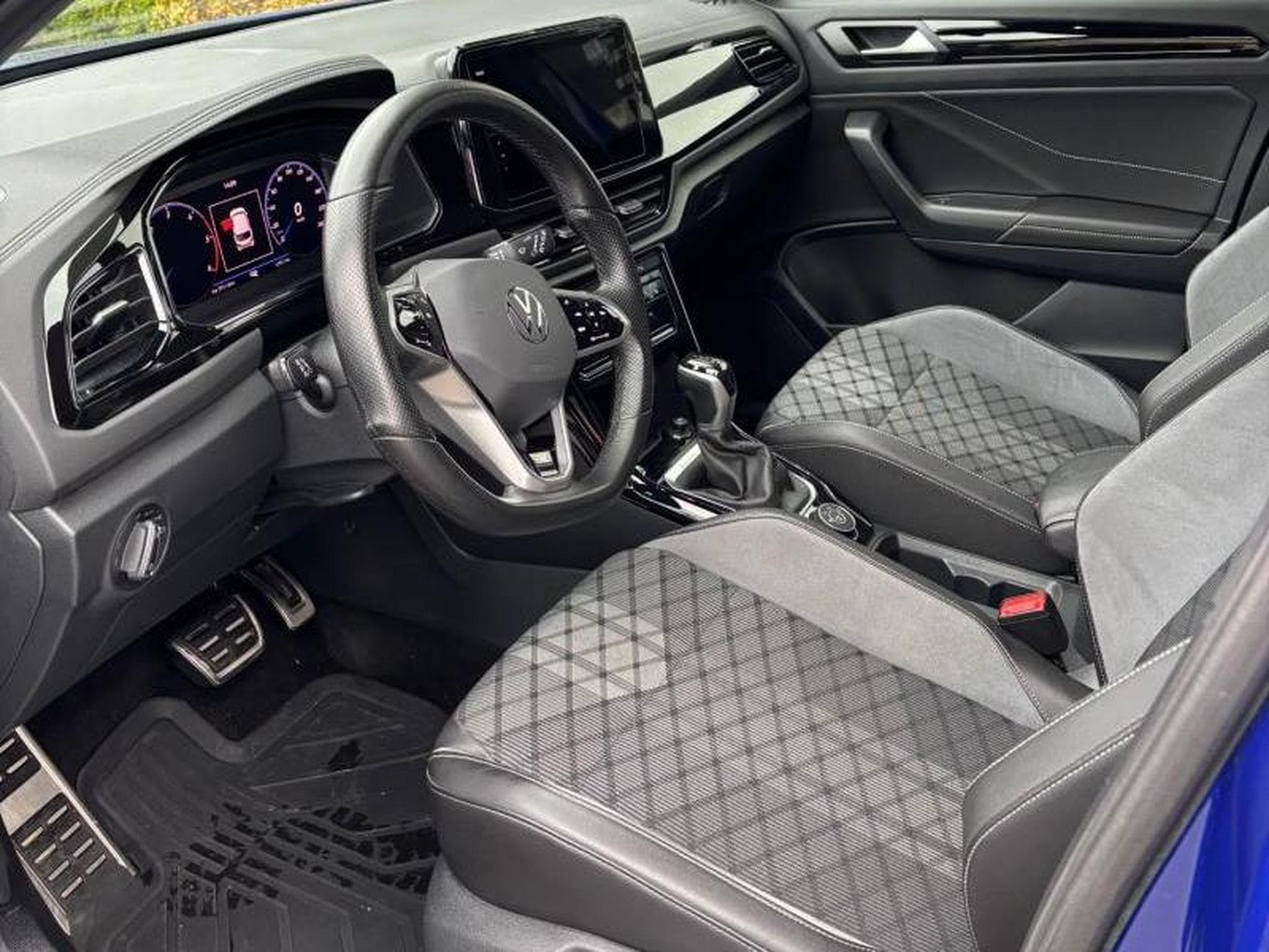 VW T-Roc R-Line 4 Motion (2023) - Photo 7