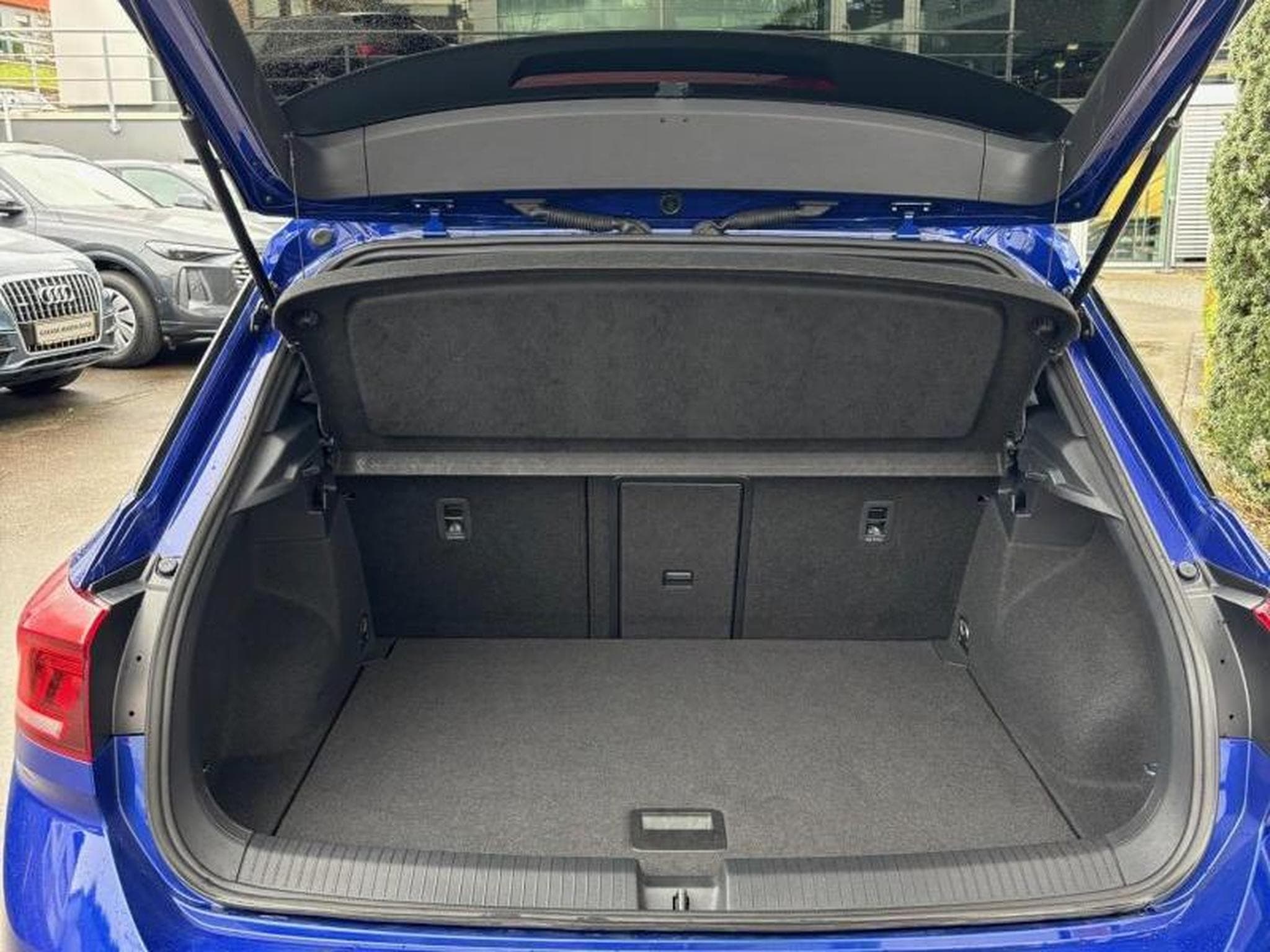 VW T-Roc R-Line 4 Motion (2023) - Photo 9