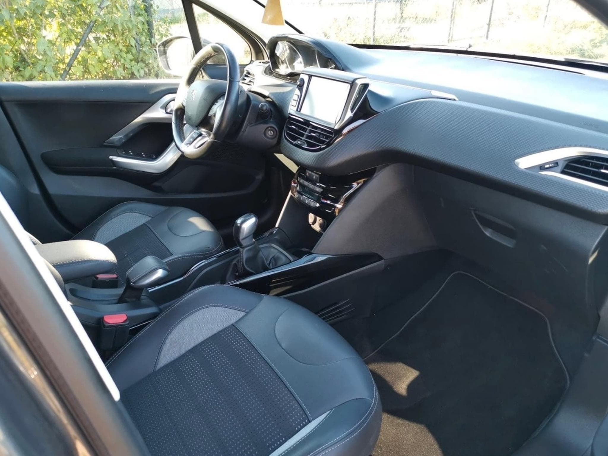 Peugeot 2008 Allure (2015) - Photo 3