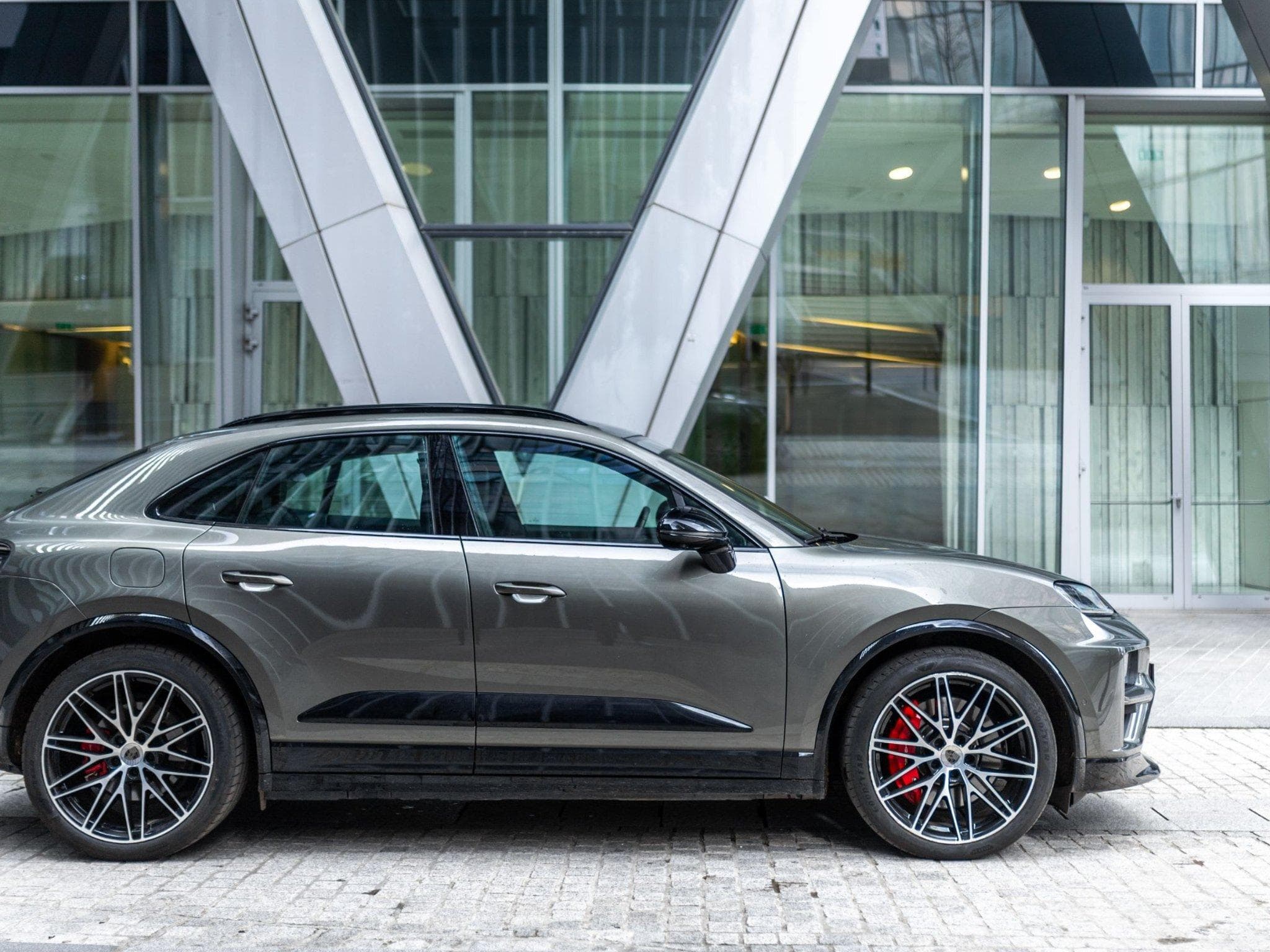 Porsche Macan Turbo Electric (2024) - Foto 2