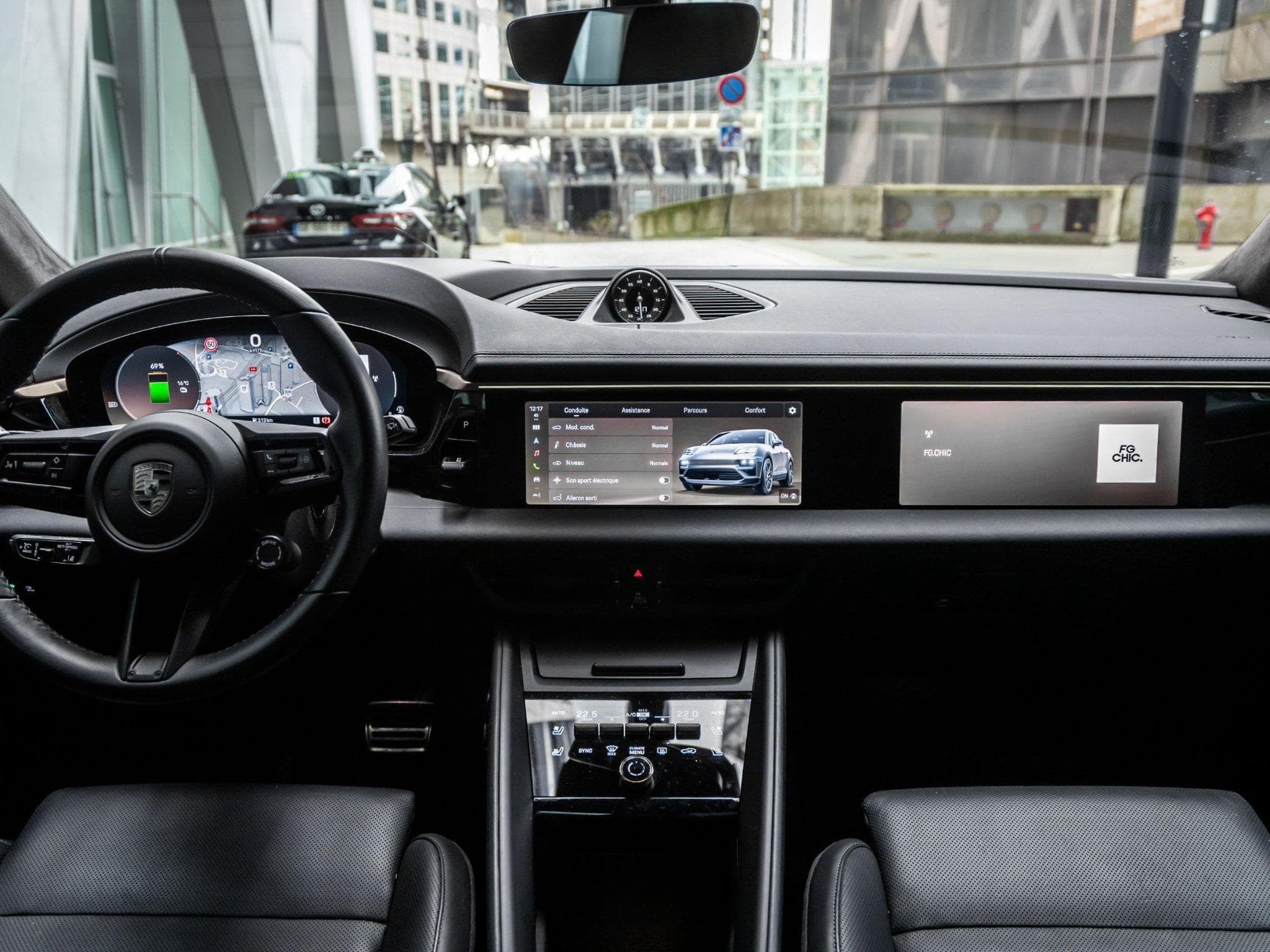 Porsche Macan Turbo Electric (2024) - Foto 3