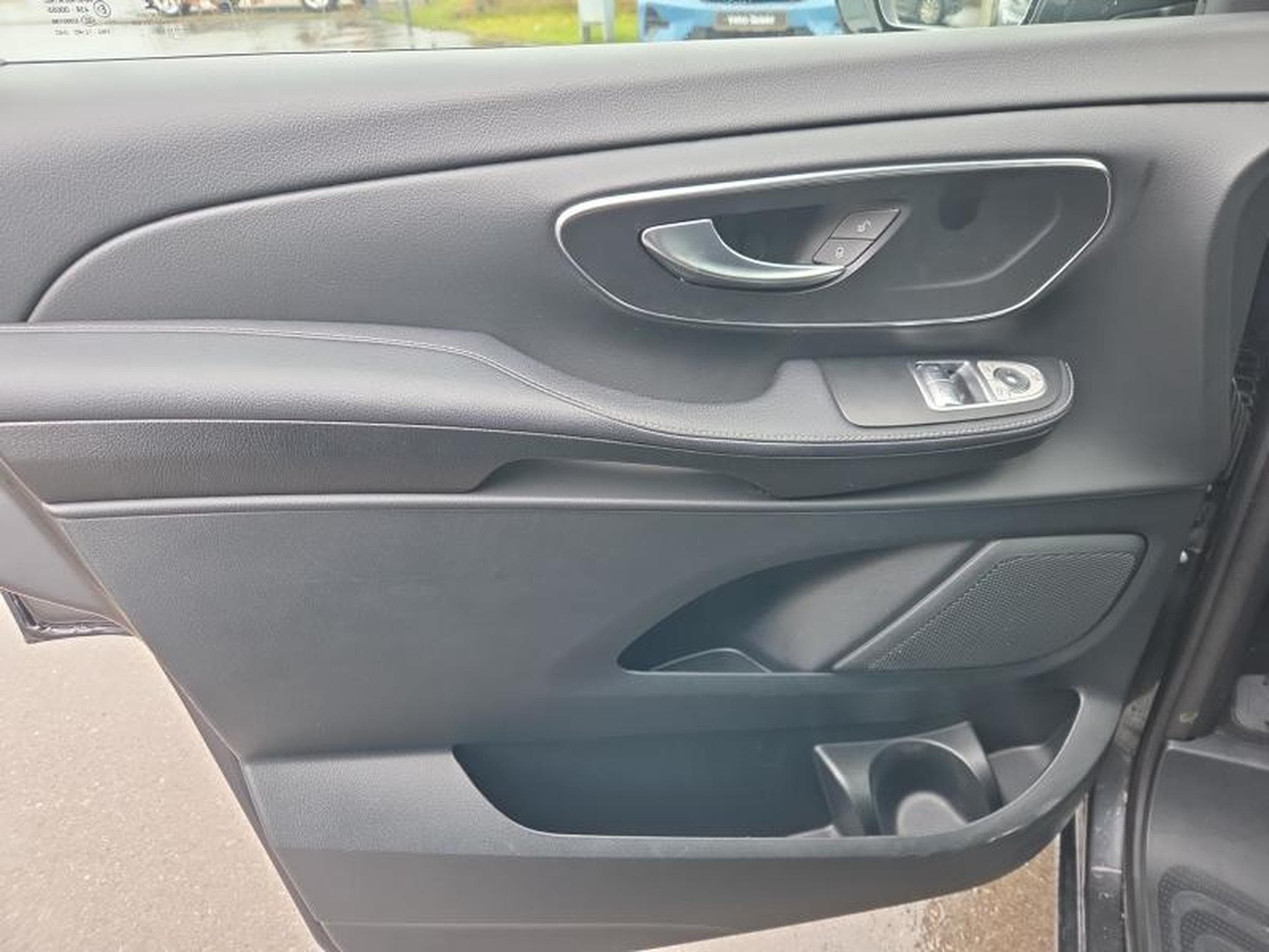 Mercedes V d Avantgarde Double Cabine / Diesel (2023) - Photo 19