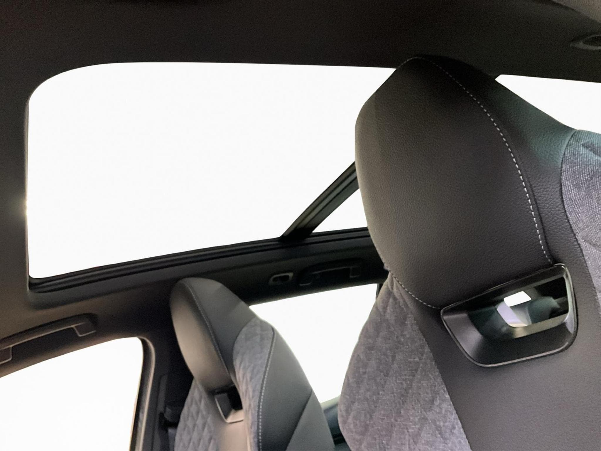 Skoda Octavia Combi+Sportline+DSG+Pano+AHK (2025) - Photo 15