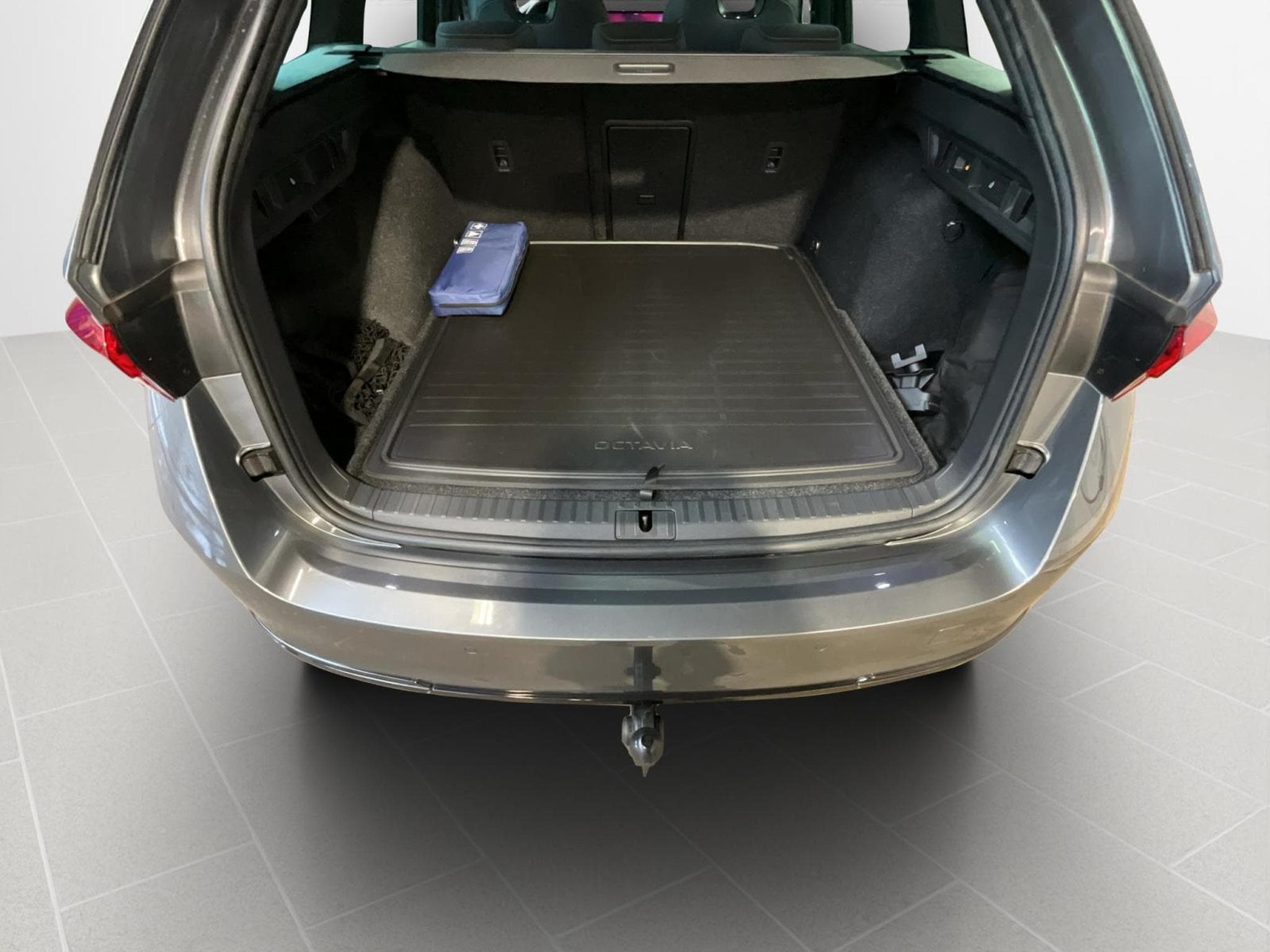 Skoda Octavia Combi+Sportline+DSG+Pano+AHK (2025) - Photo 17