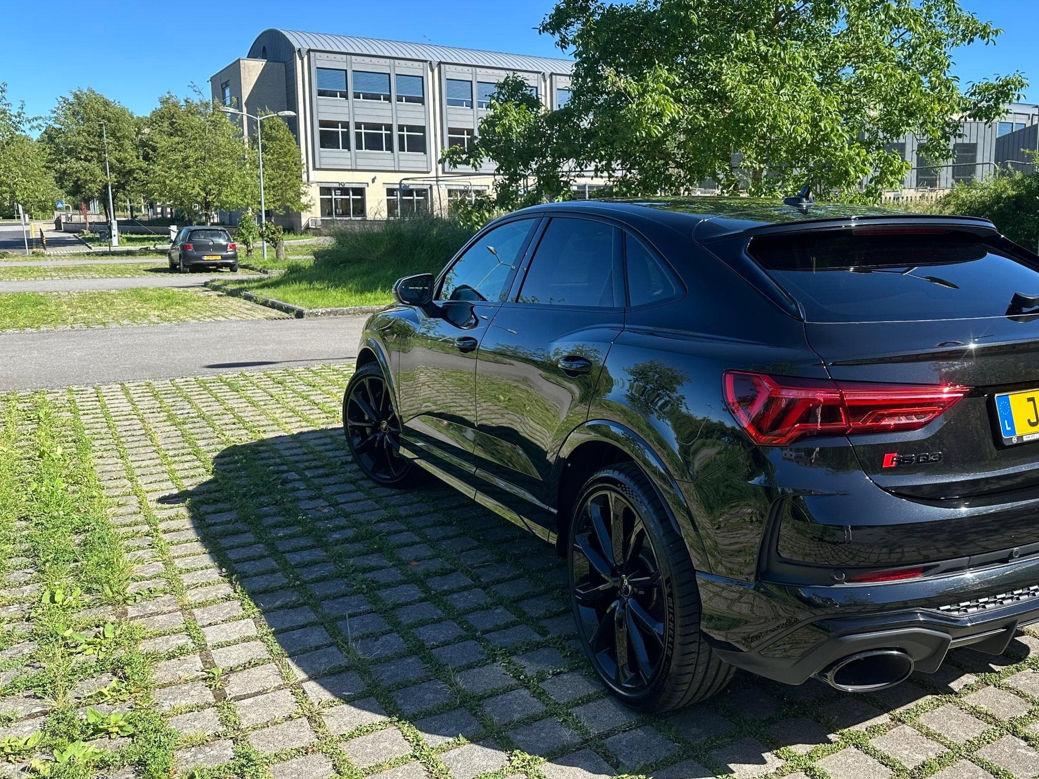 Audi RSQ3 sport (2023) - Photo 1