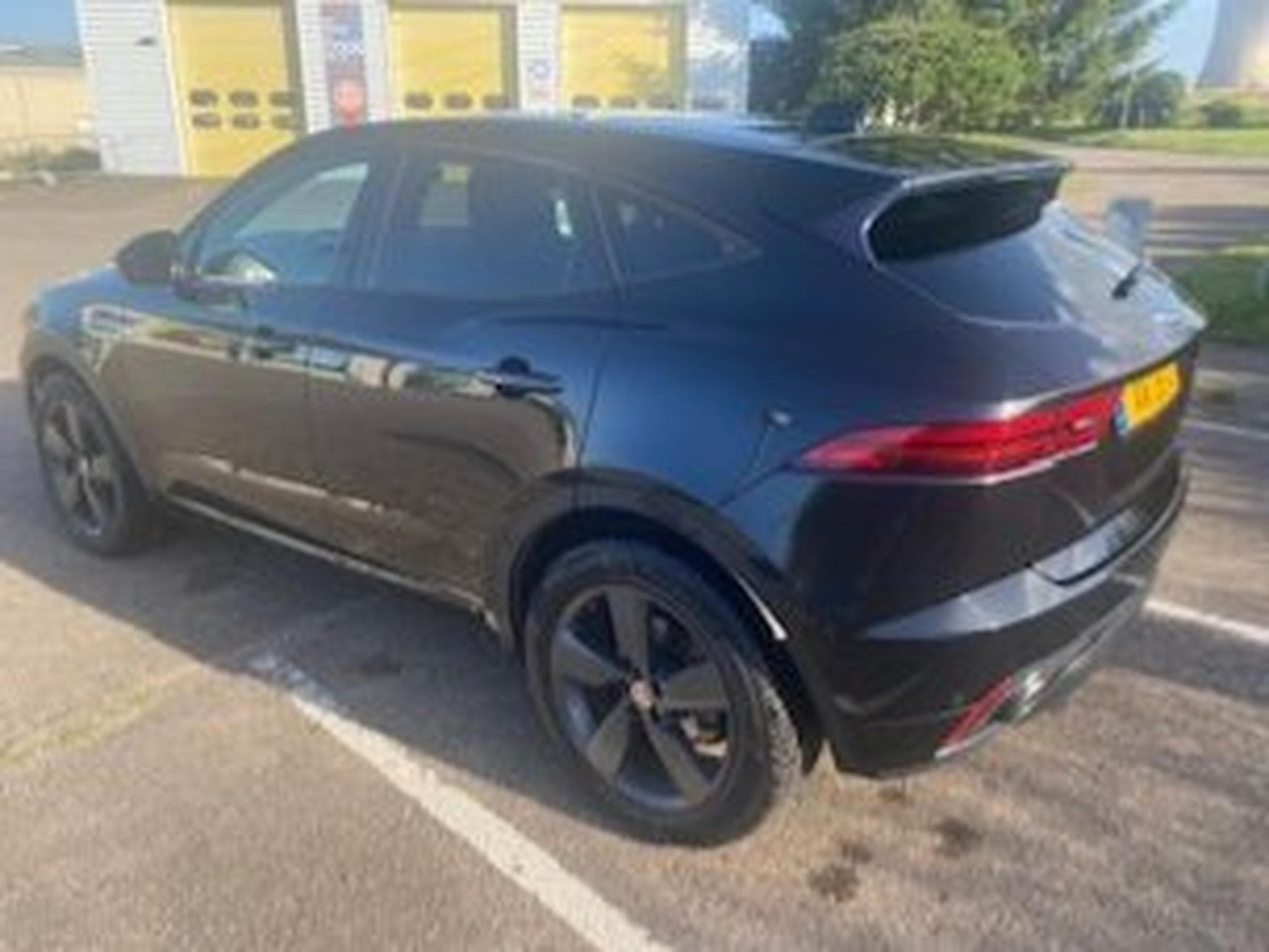 Jaguar E-Pace R-DYNAMIC (2021) - Photo 3