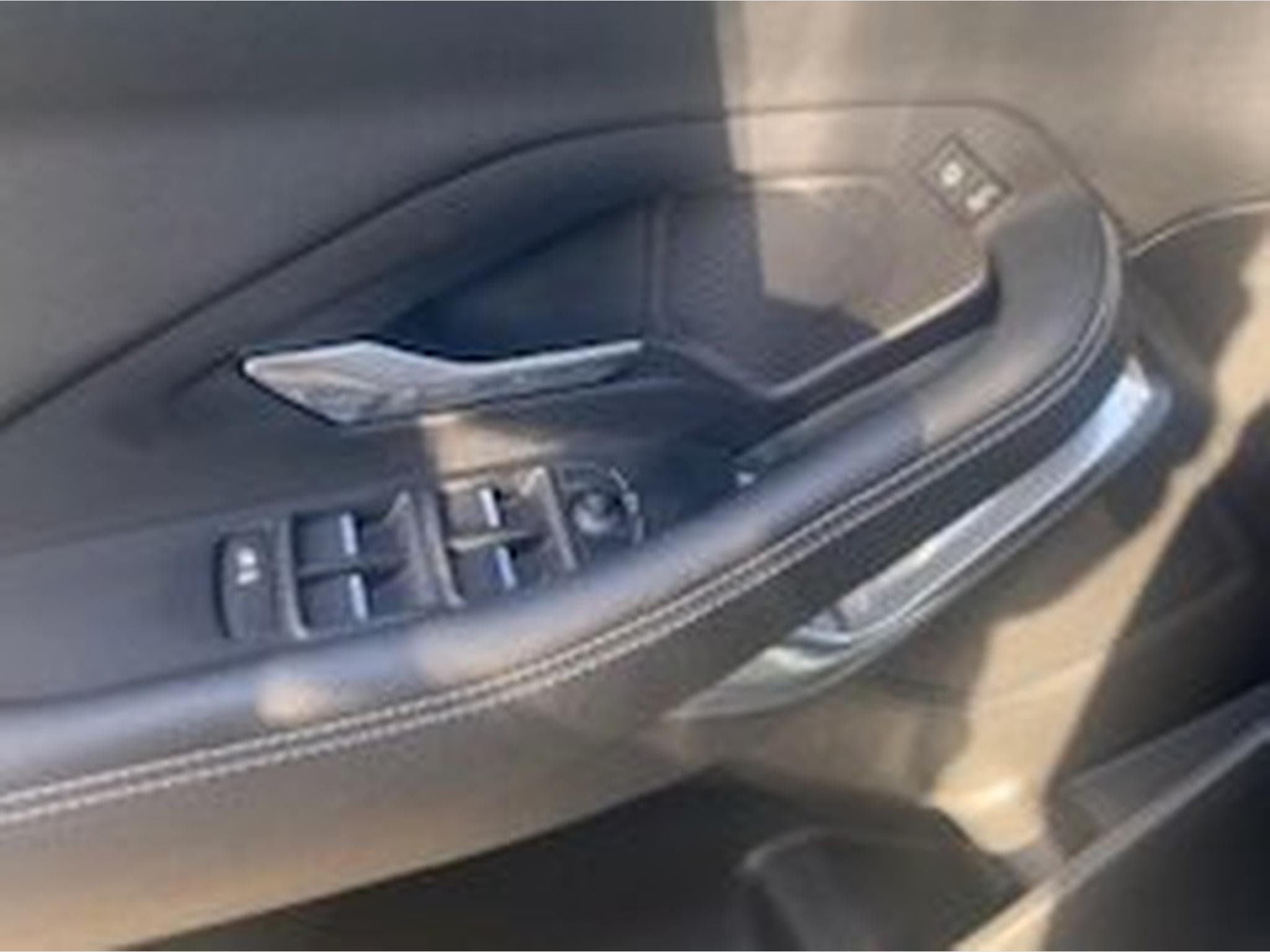 Jaguar E-Pace R-DYNAMIC (2021) - Photo 11